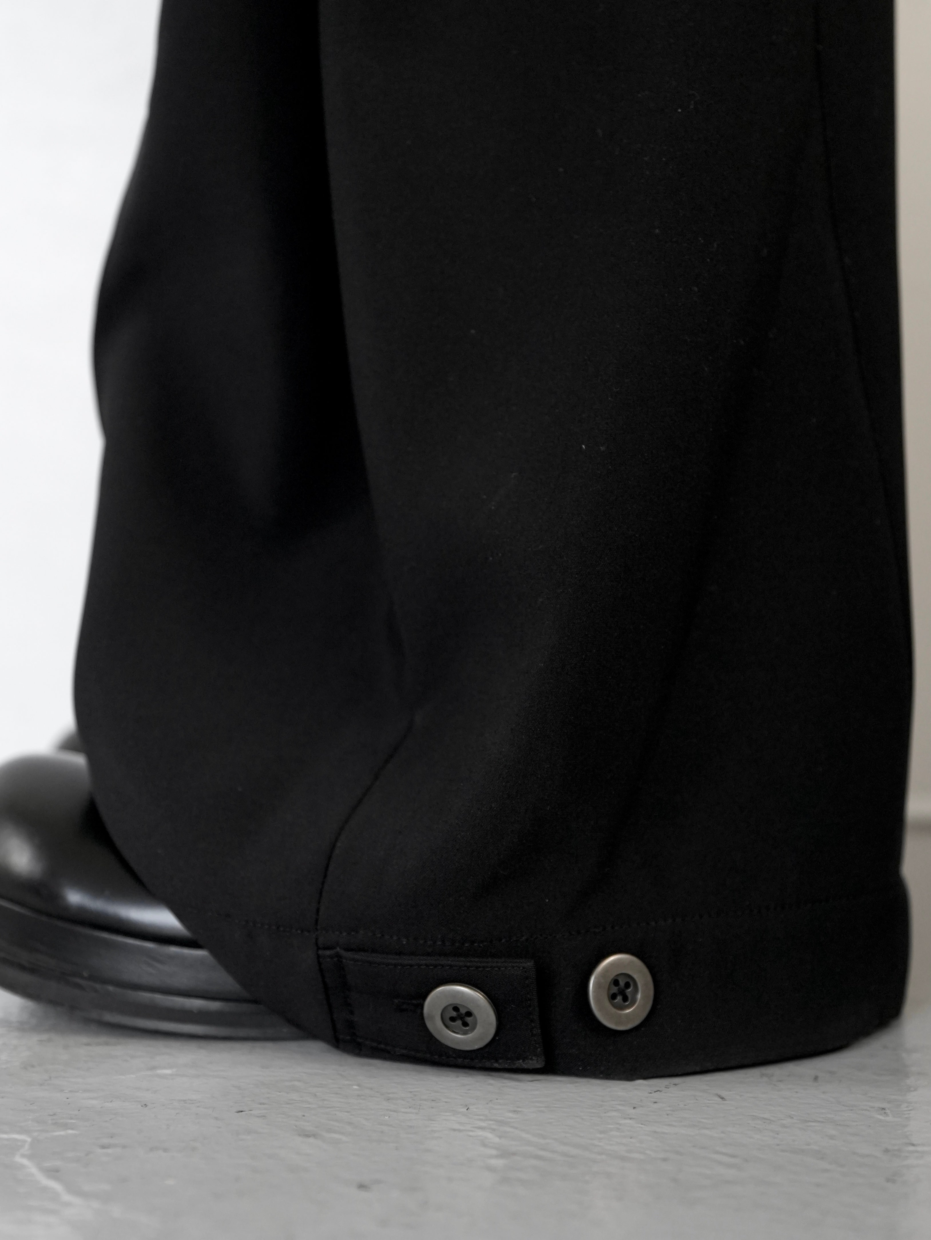 【CHIKASHITSU PLUS HIGH】Urban drape curve slacks