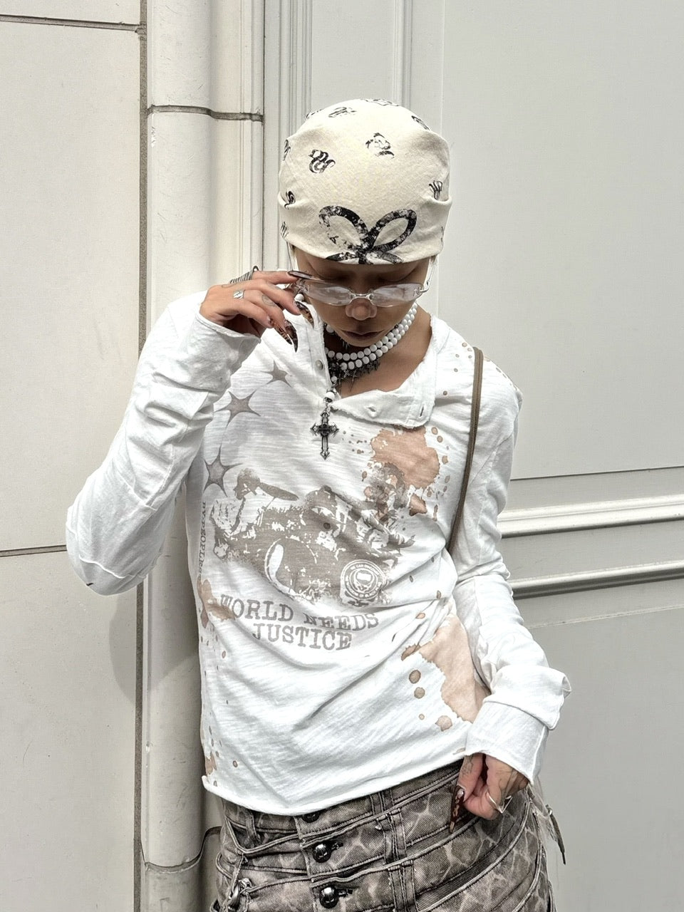 国際配送【Never mind the XU】paint graphic henley long sleeve