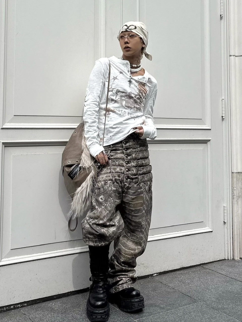 国際配送【Never mind the XU】paint graphic henley long sleeve