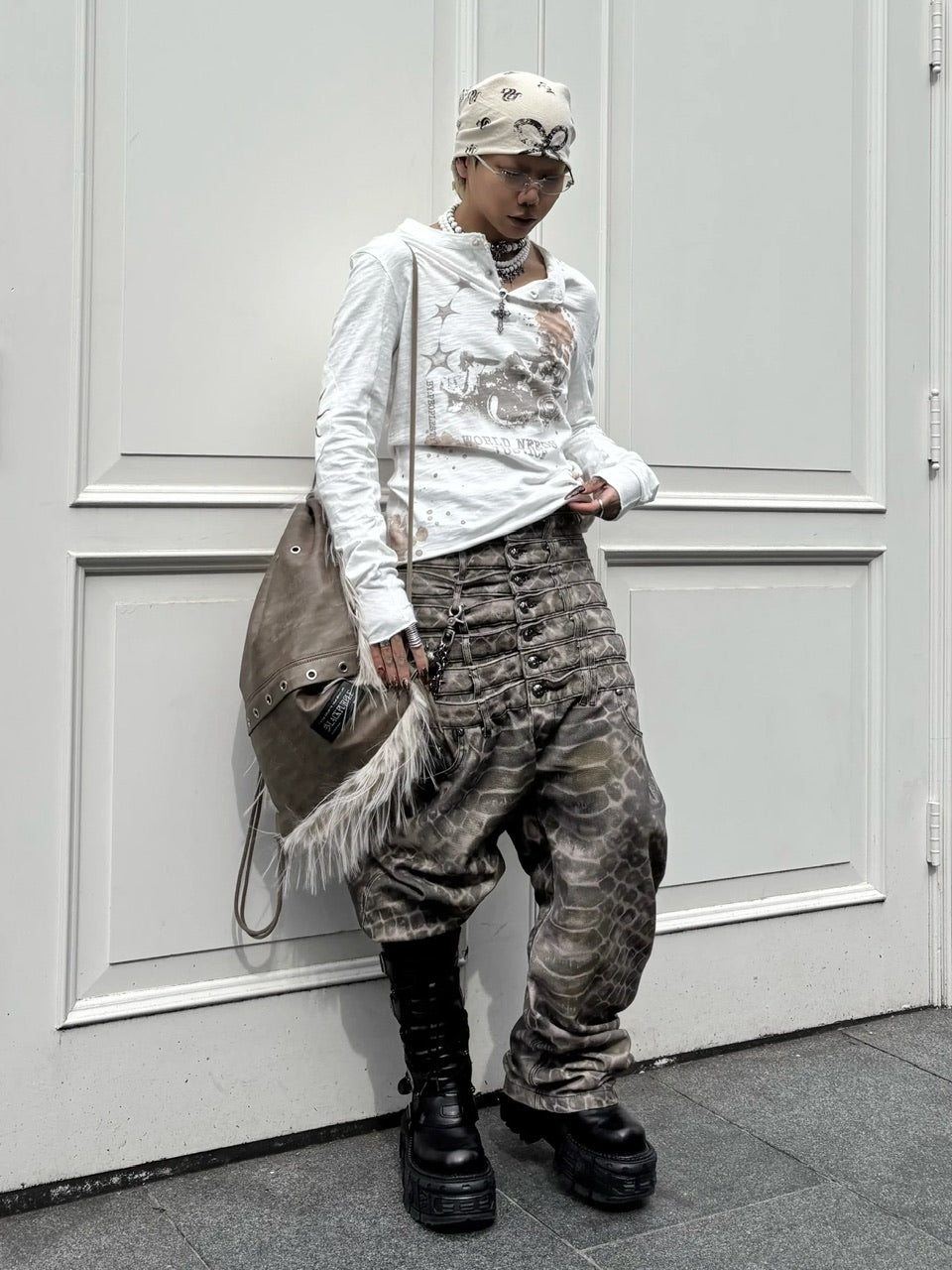 国際配送【Never mind the XU】paint graphic henley long sleeve