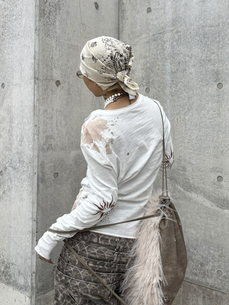国際配送【Never mind the XU】paint graphic henley long sleeve