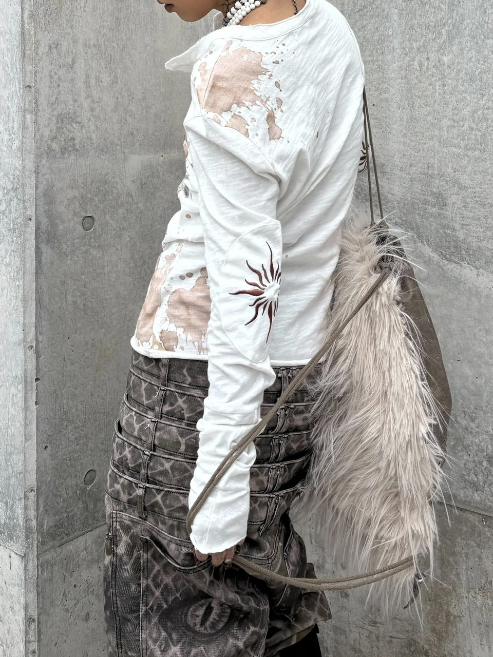国際配送【Never mind the XU】paint graphic henley long sleeve