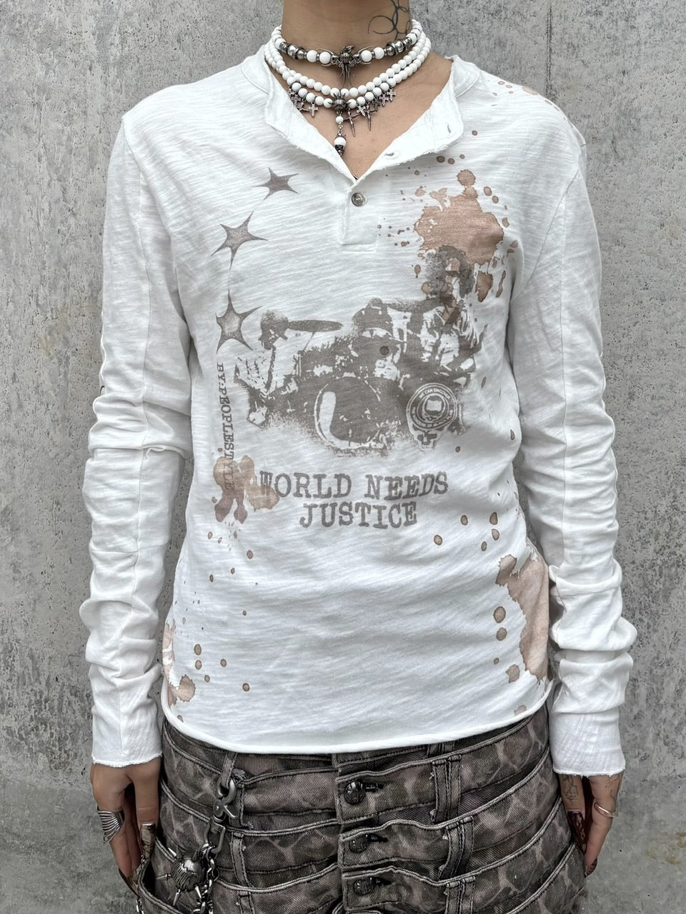 国際配送【Never mind the XU】paint graphic henley long sleeve