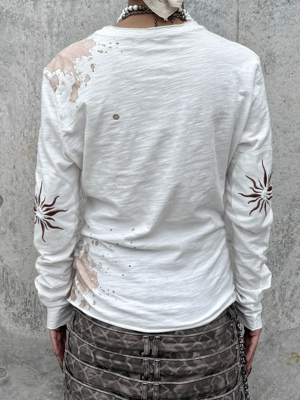 国際配送【Never mind the XU】paint graphic henley long sleeve