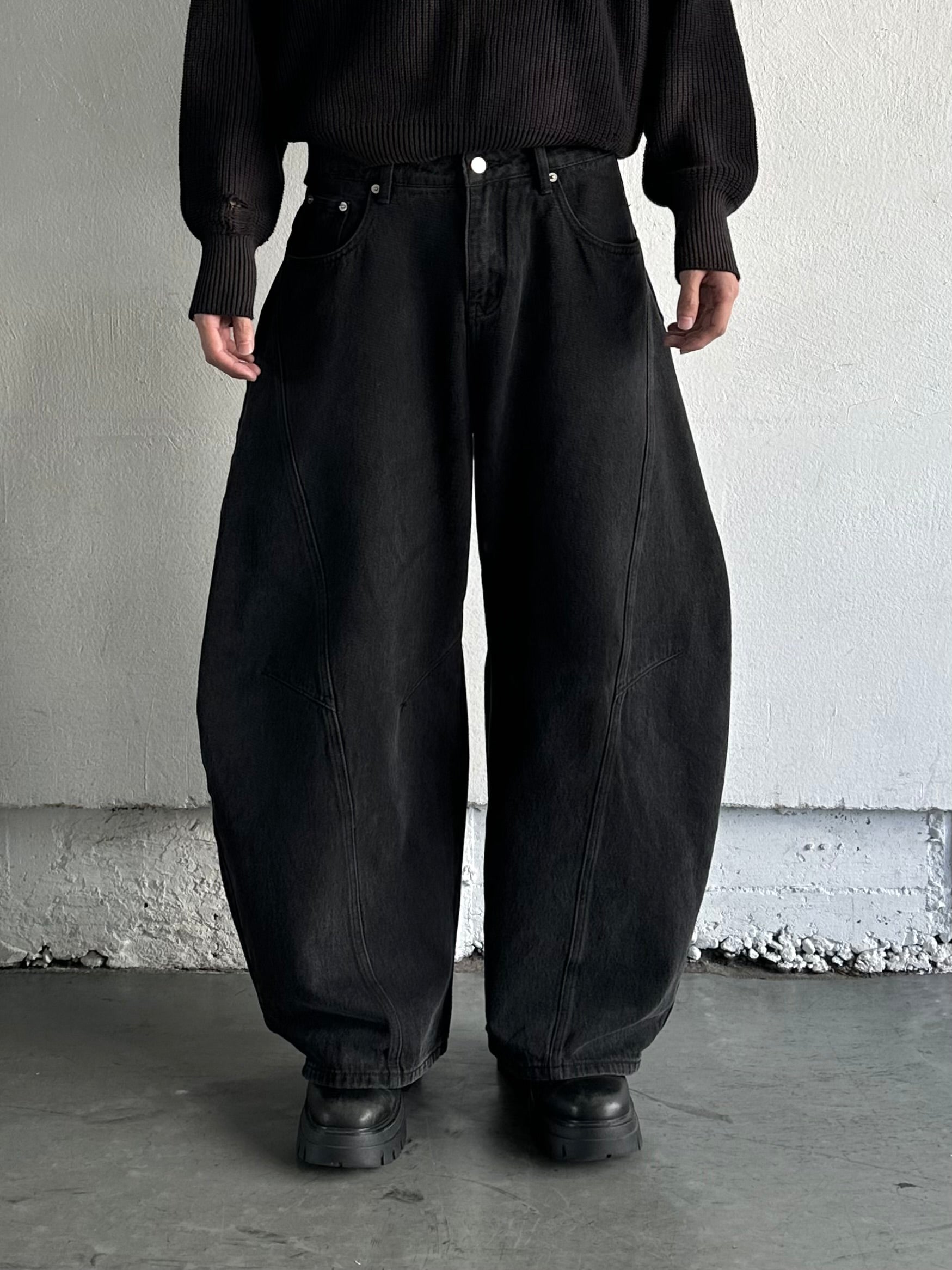 【CHIKASHITSU PLUS HIGH】Barrel leg curve denim pants