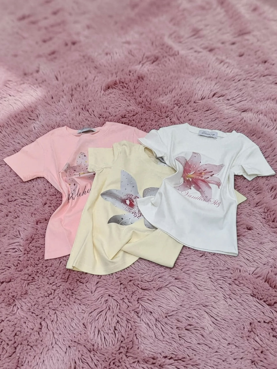 国際配送【Never mind the XU】flower rhinestone tee (3color)