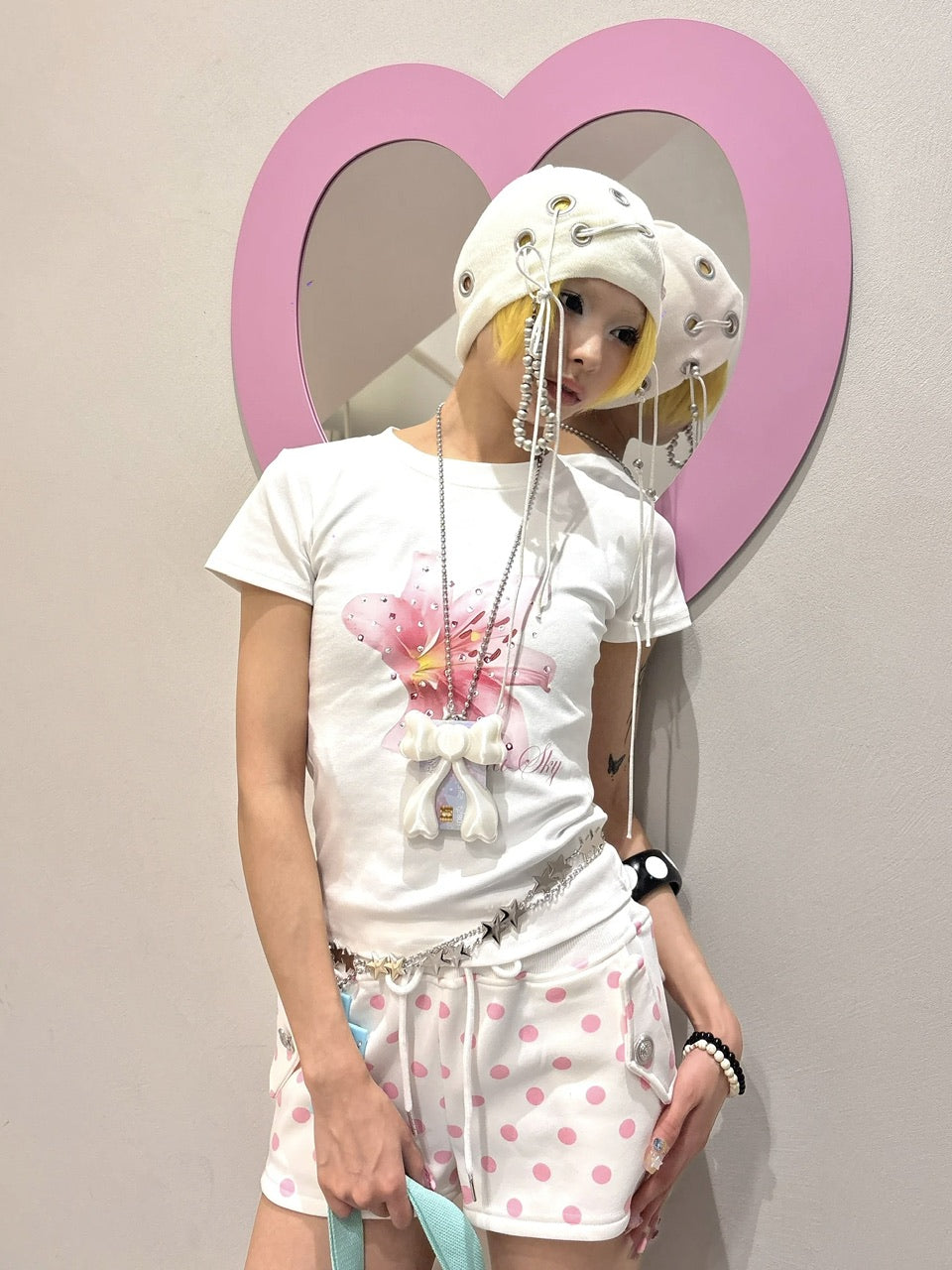 国際配送【Never mind the XU】flower rhinestone tee (3color)