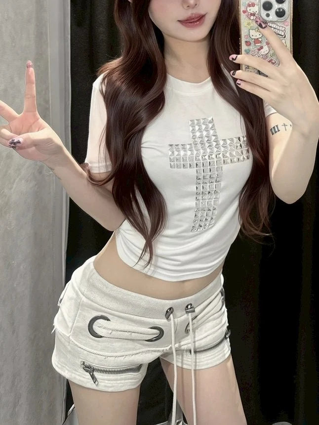 受注制【Never mind the XU】cross studs crop tee (2color)