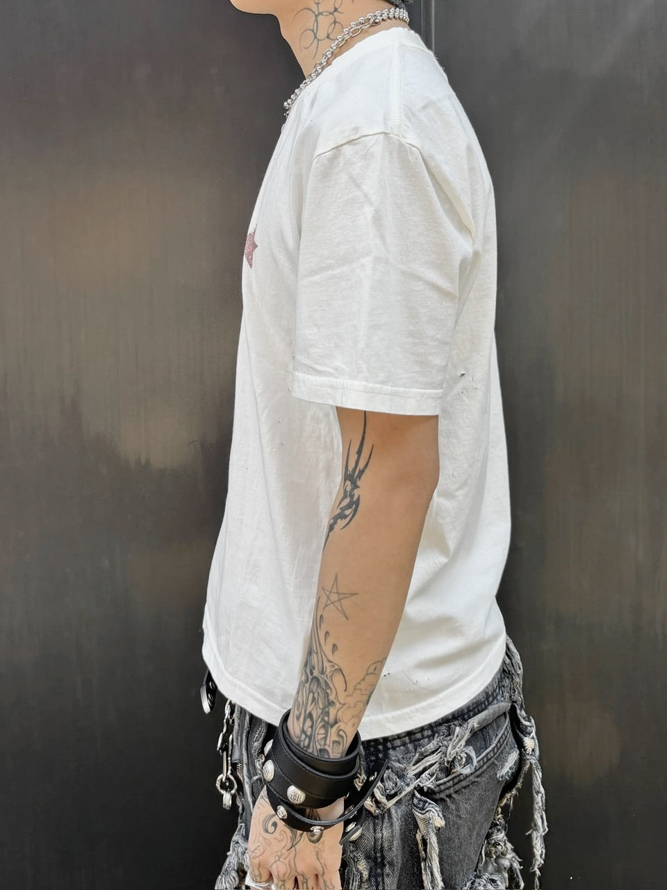 国際配送【Never mind the XU】damage 7 T-shirt