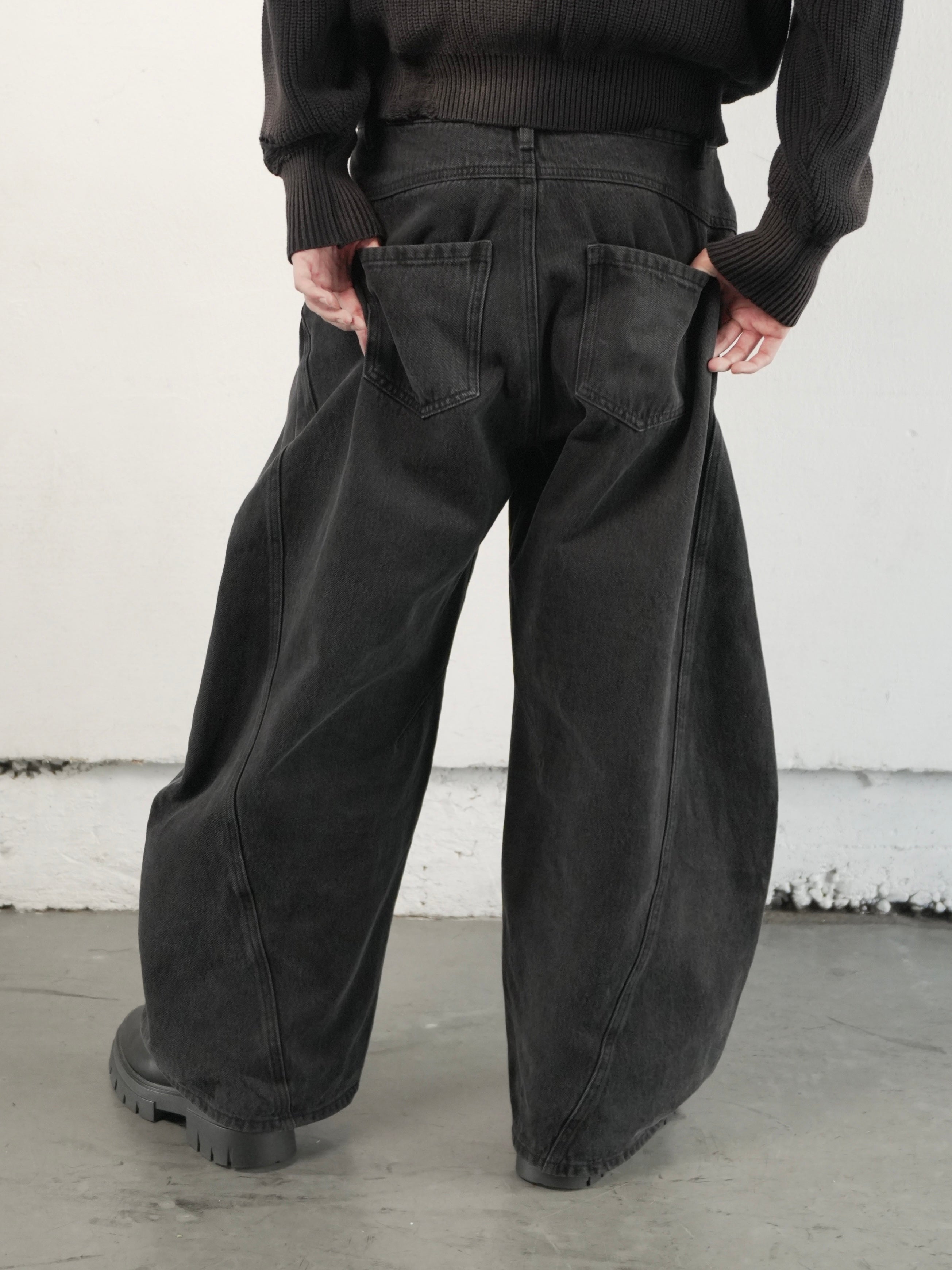 【CHIKASHITSU PLUS HIGH】Barrel leg curve denim pants