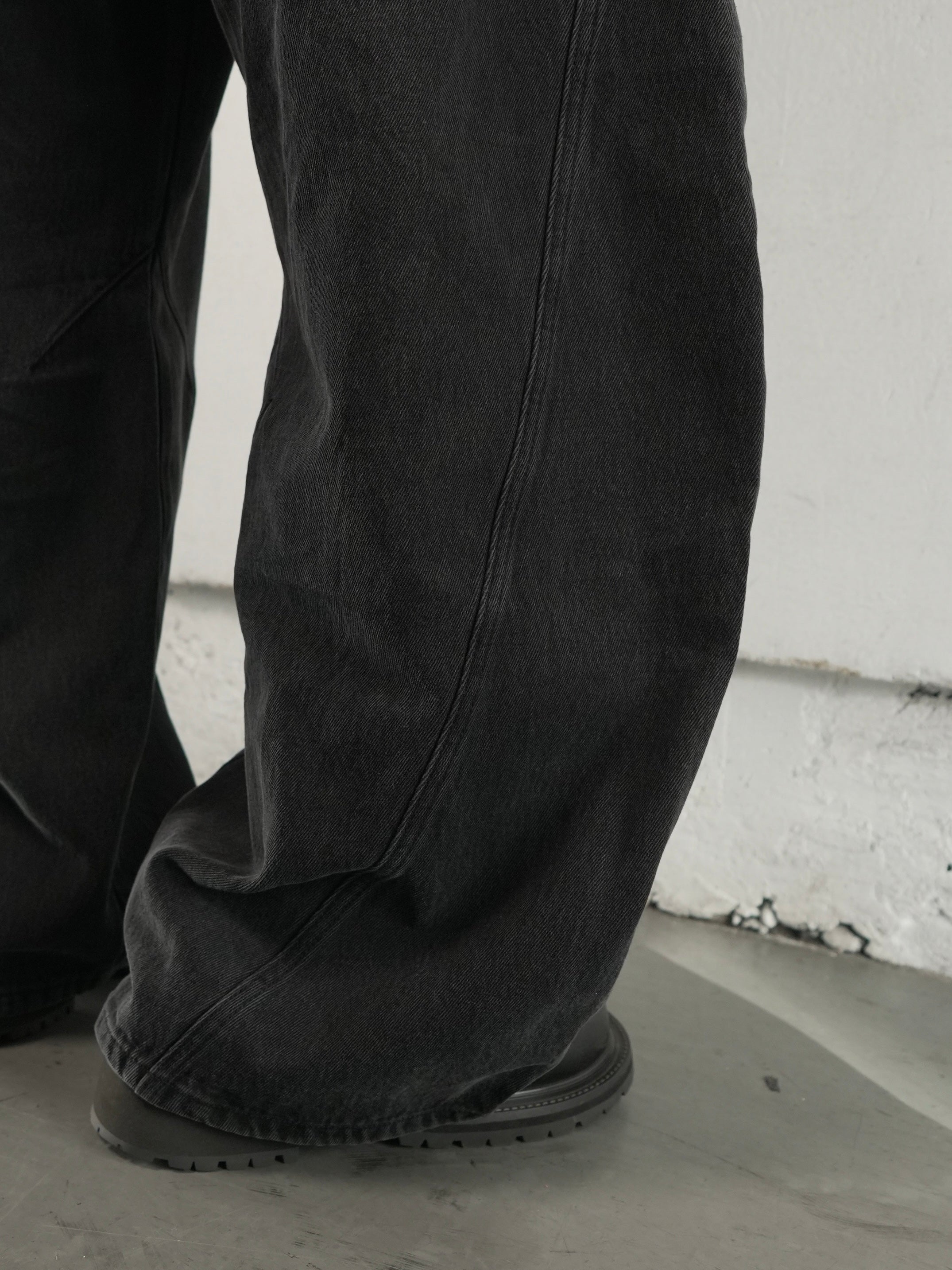 【CHIKASHITSU PLUS HIGH】Barrel leg curve denim pants