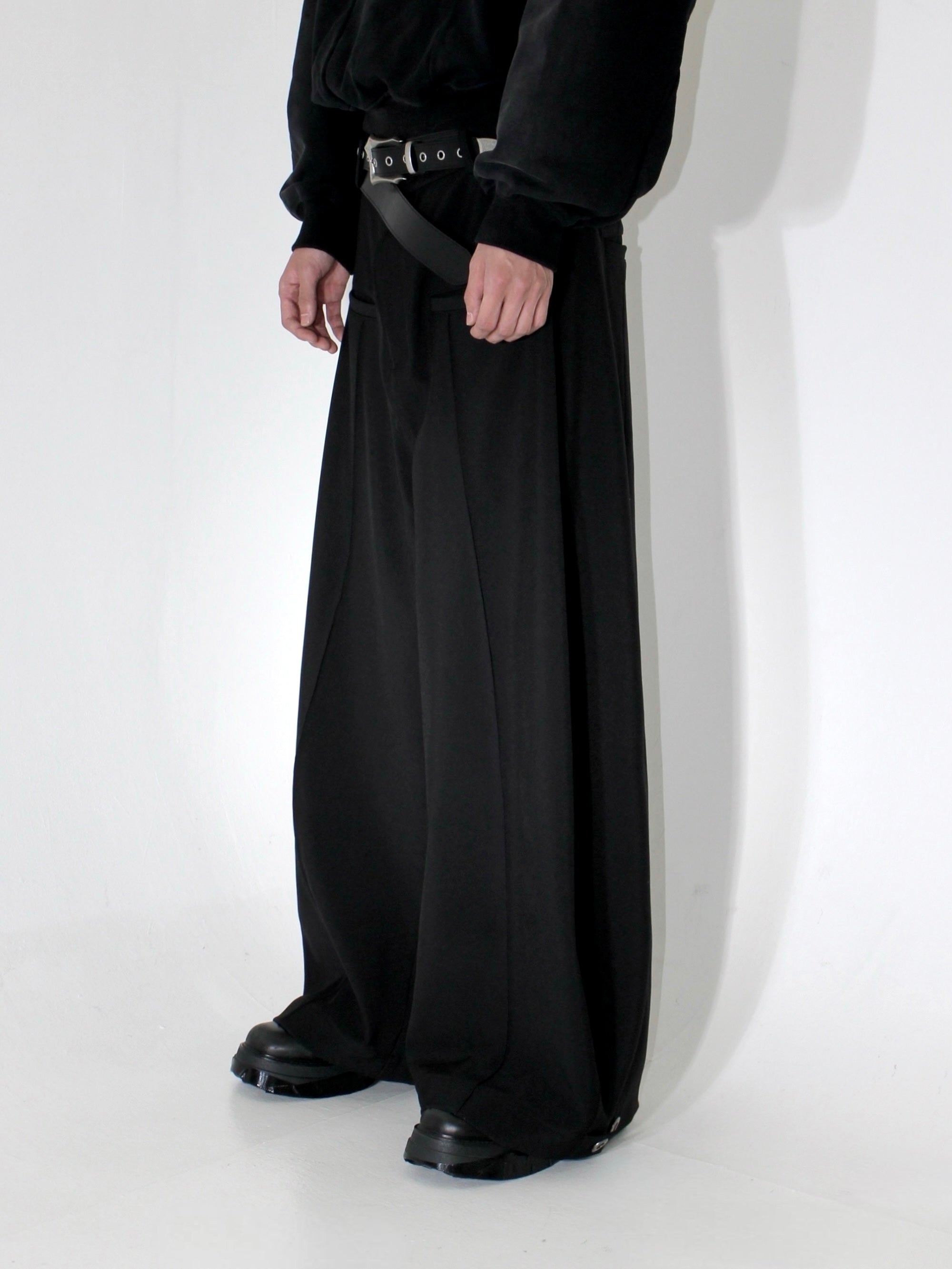 【CHIKASHITSU PLUS HIGH】Urban drape curve slacks