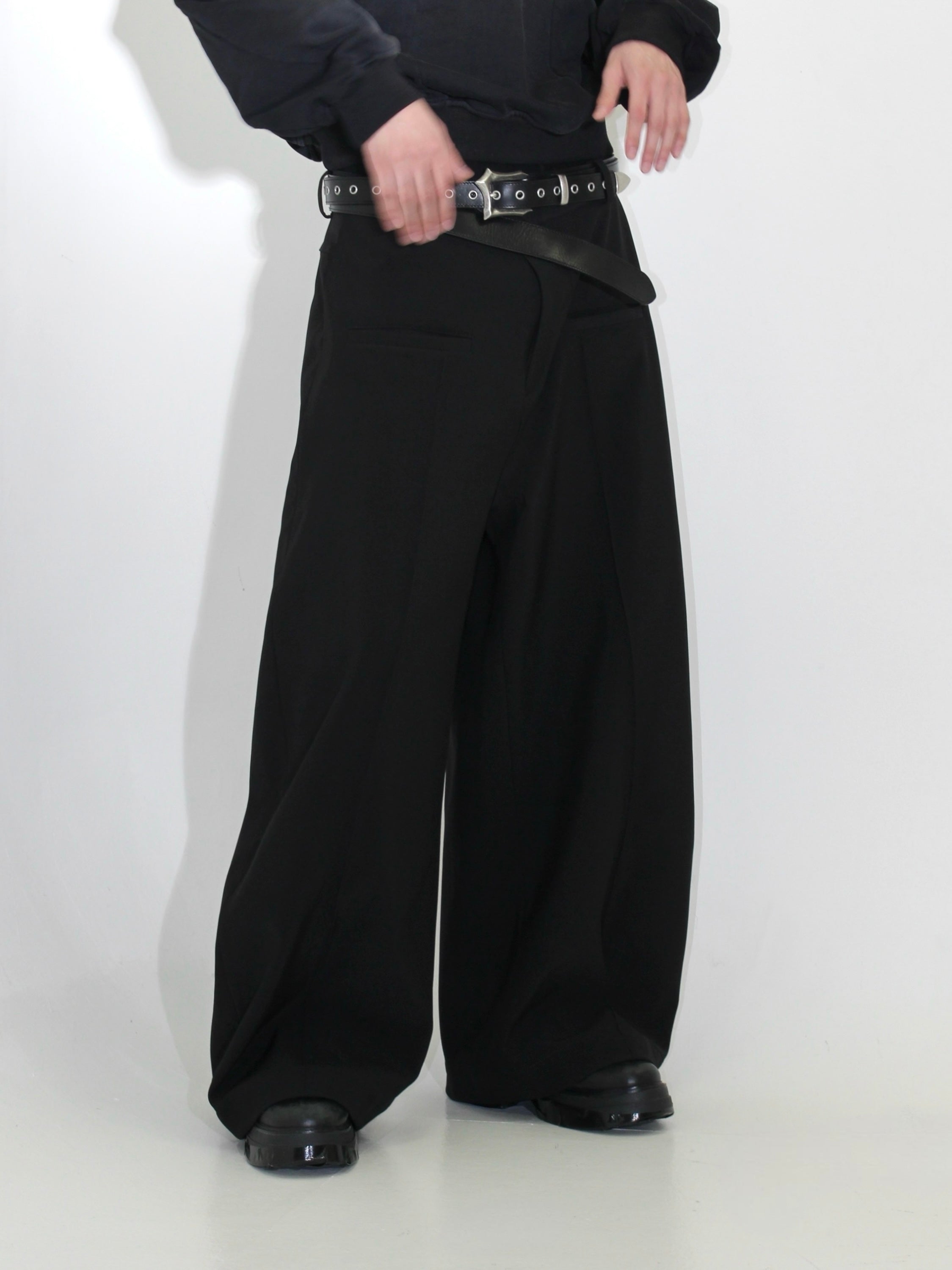 【CHIKASHITSU PLUS HIGH】Urban drape curve slacks
