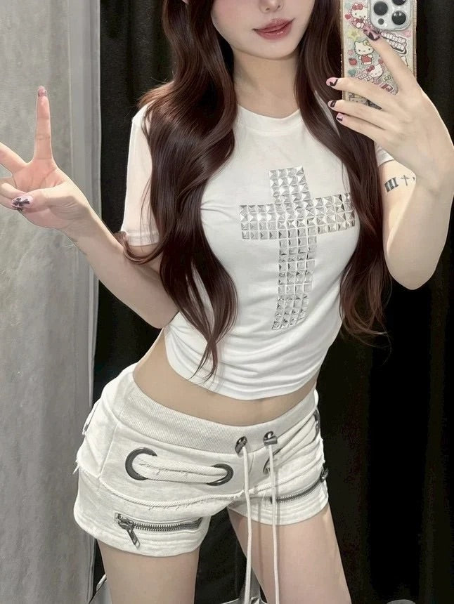 受注制【Never mind the XU】cross studs crop tee (2color)