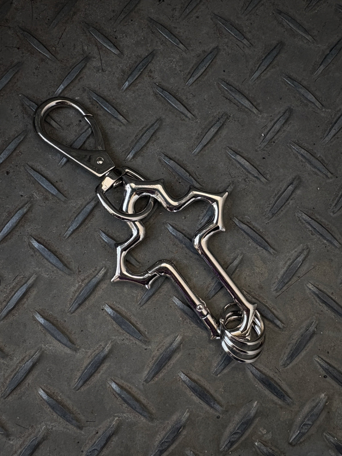 受注制【Never mind the XU】cross carabiner