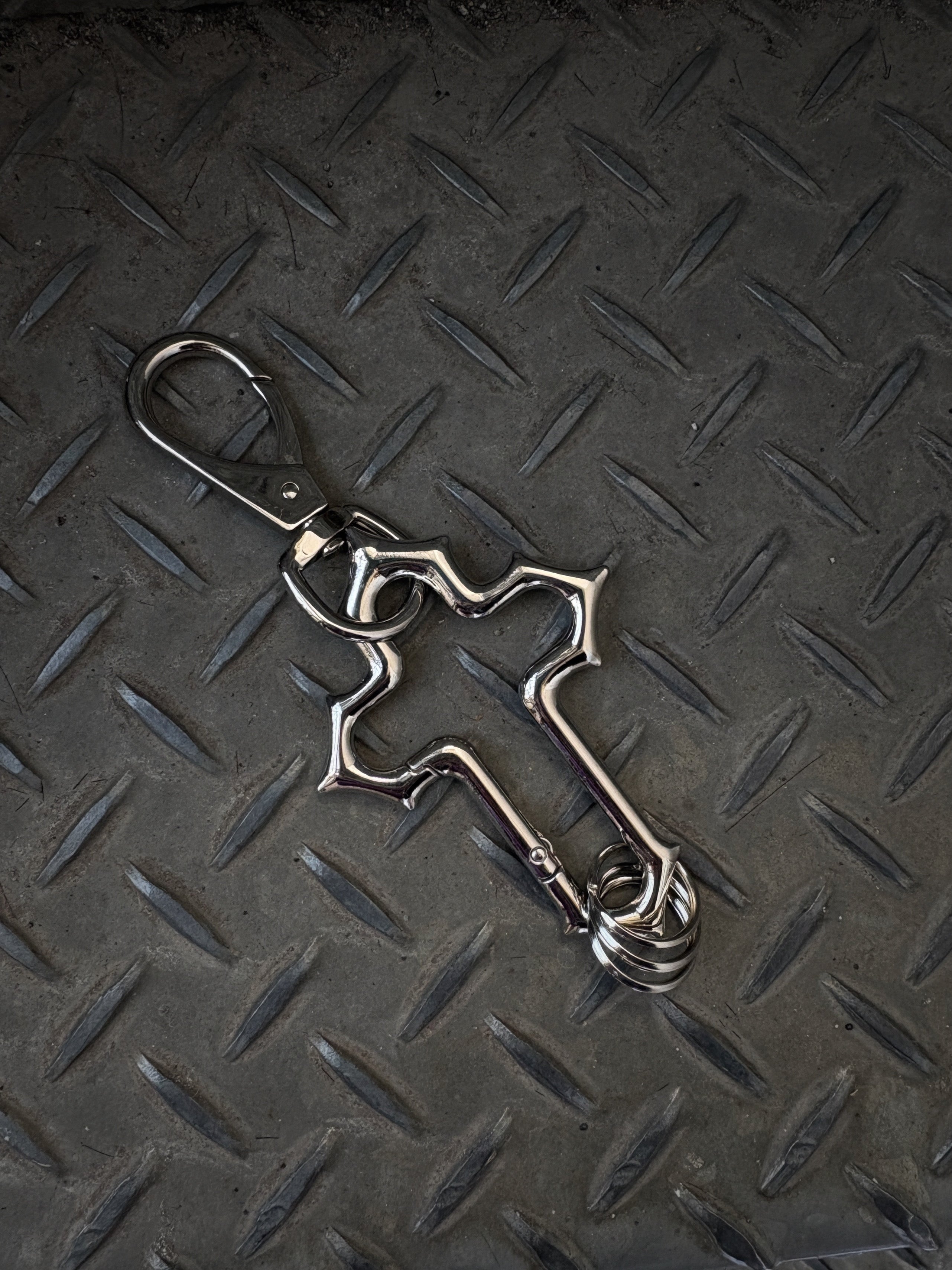 受注制【Never mind the XU】cross carabiner