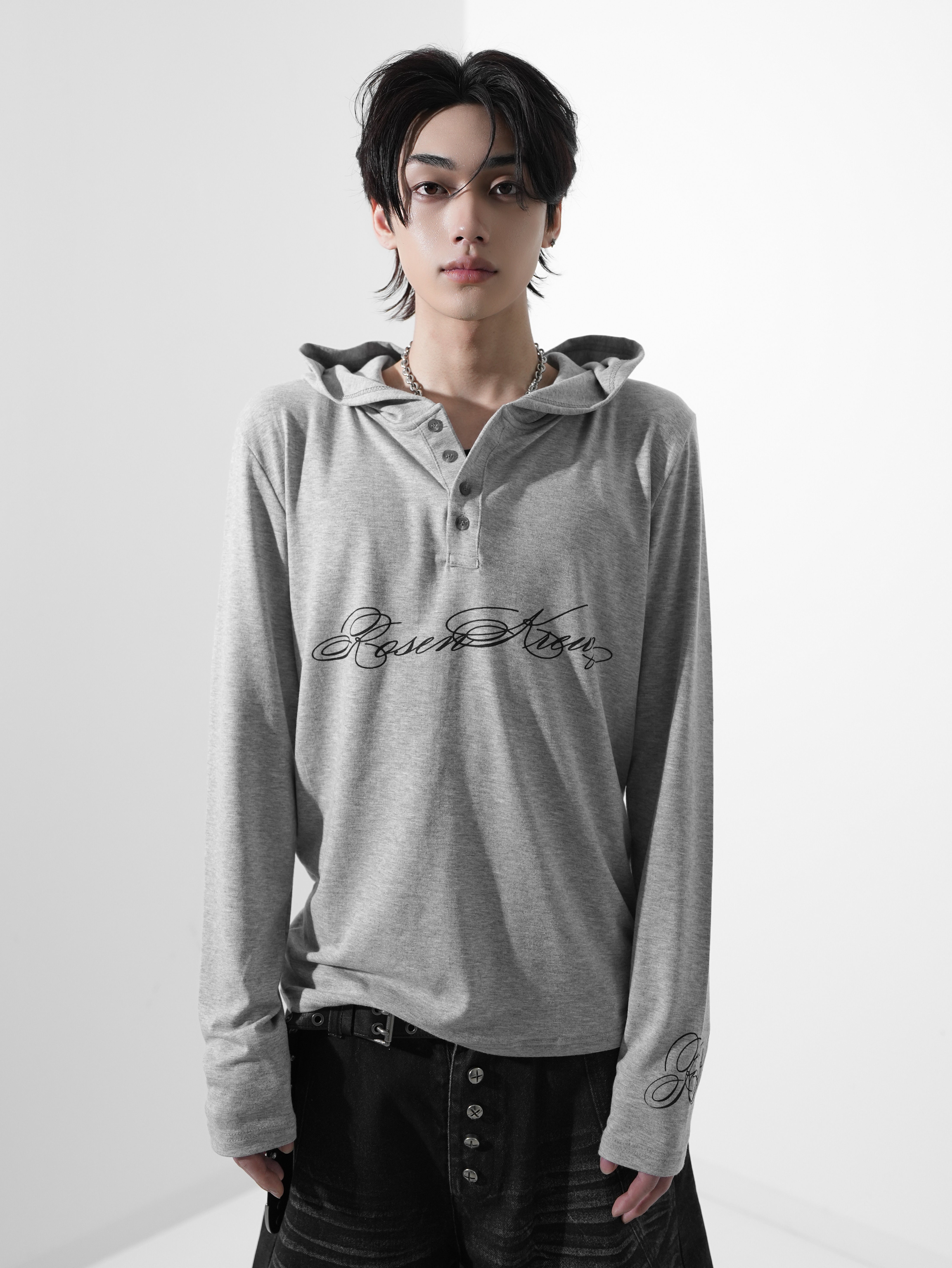 【Rosen Kreuz】SCRIPT LOGO HENLEY HOODIE