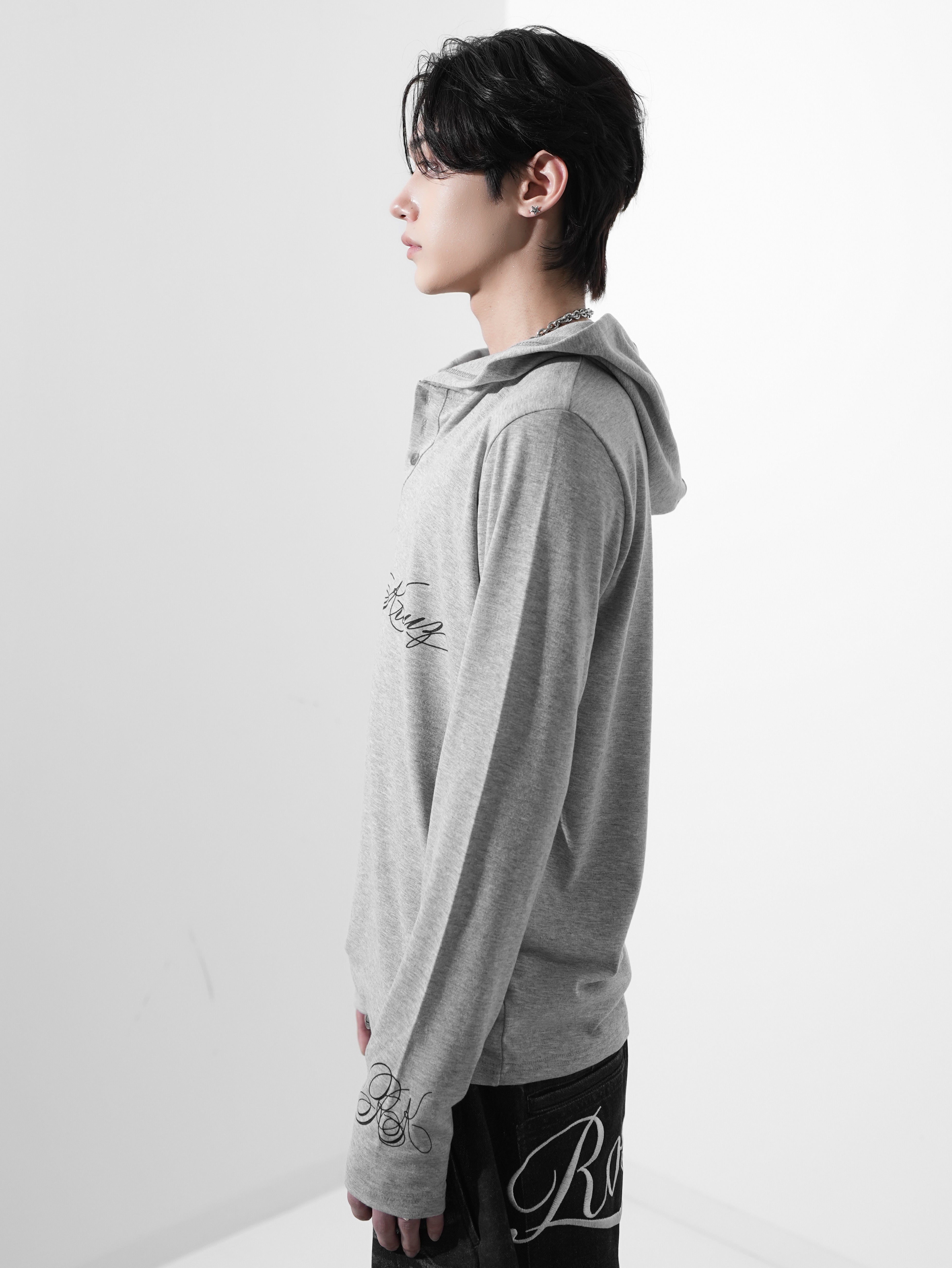 【Rosen Kreuz】SCRIPT LOGO HENLEY HOODIE