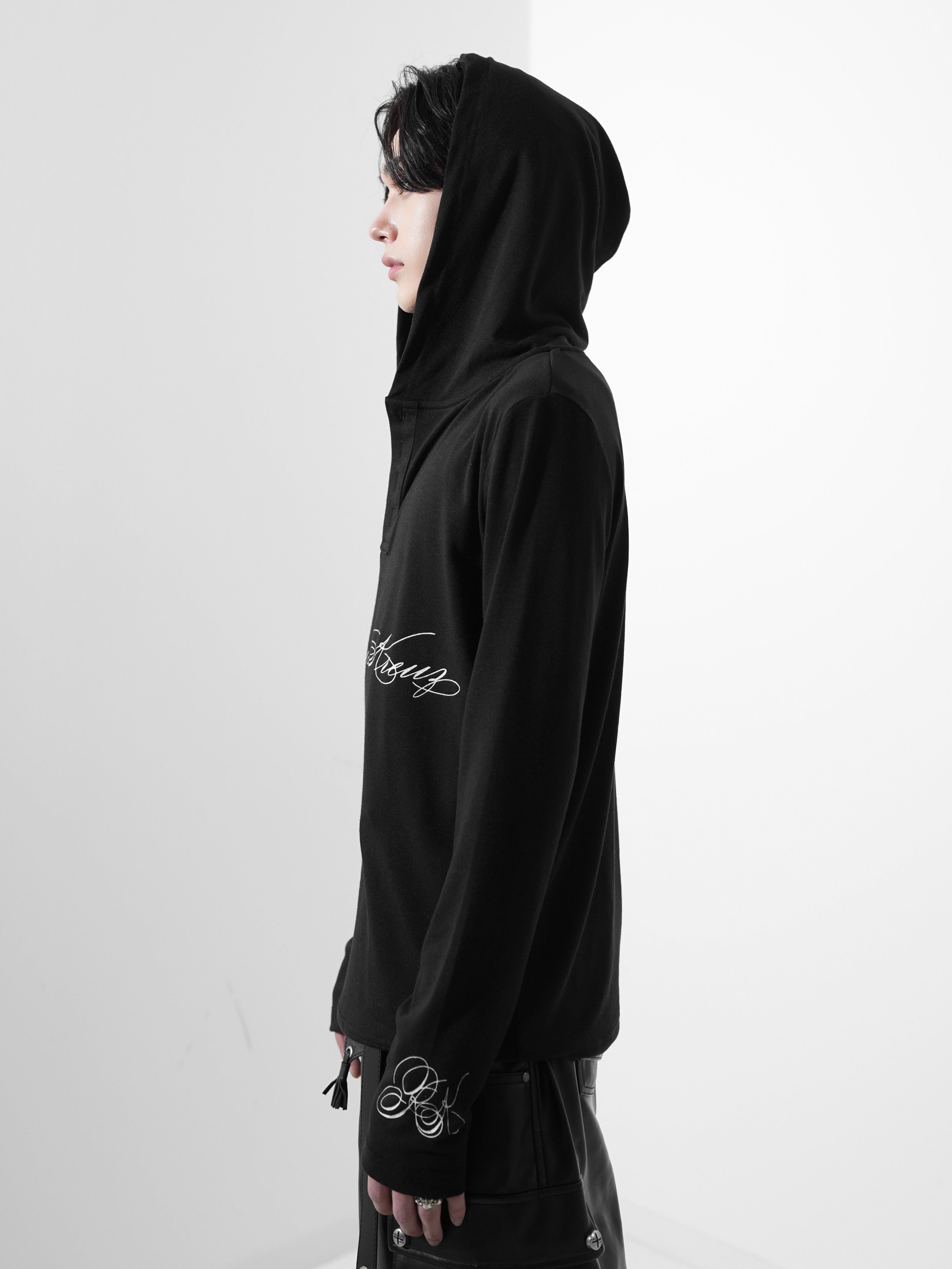 【Rosen Kreuz】SCRIPT LOGO HENLEY HOODIE