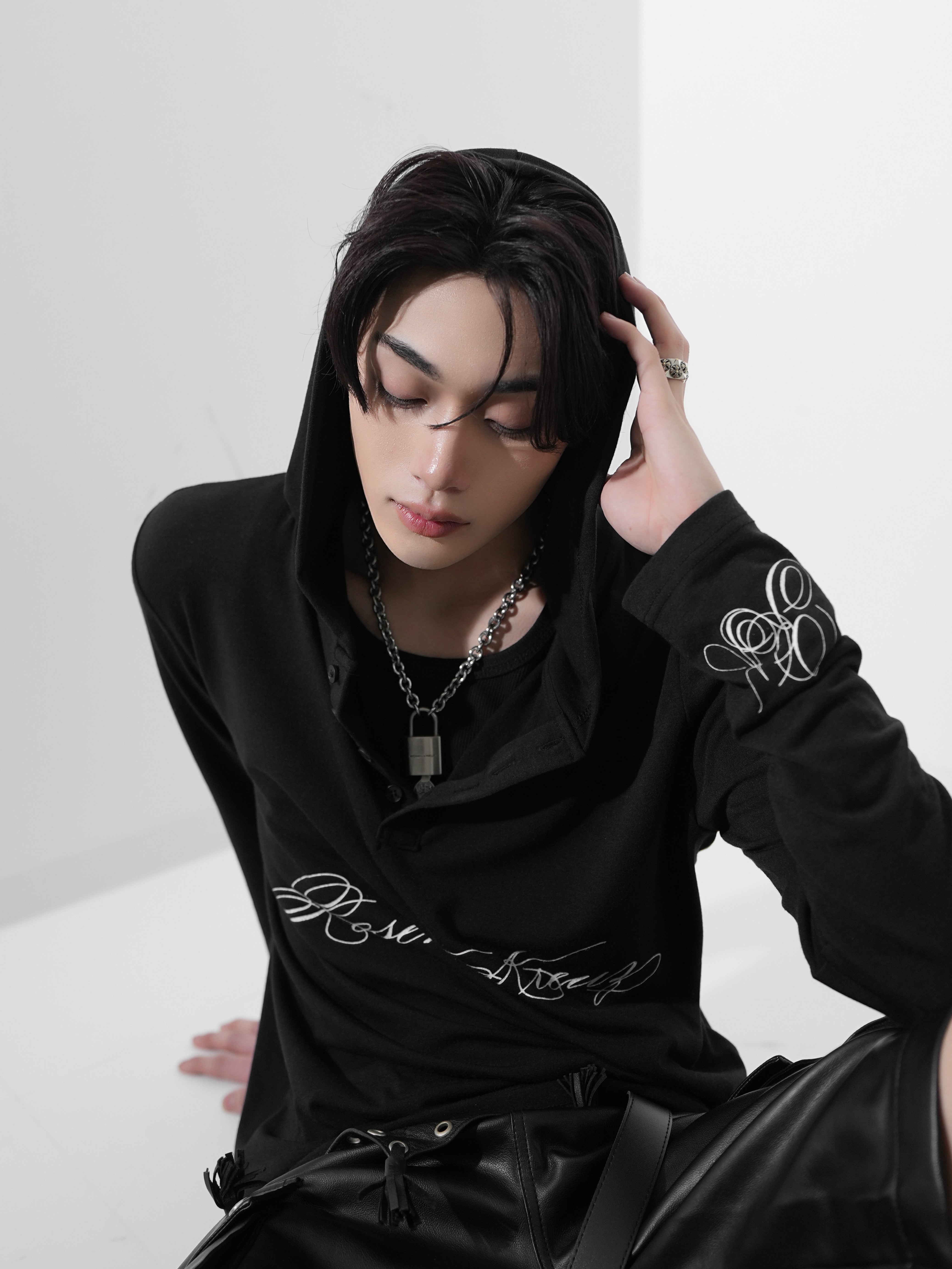 【Rosen Kreuz】SCRIPT LOGO HENLEY HOODIE