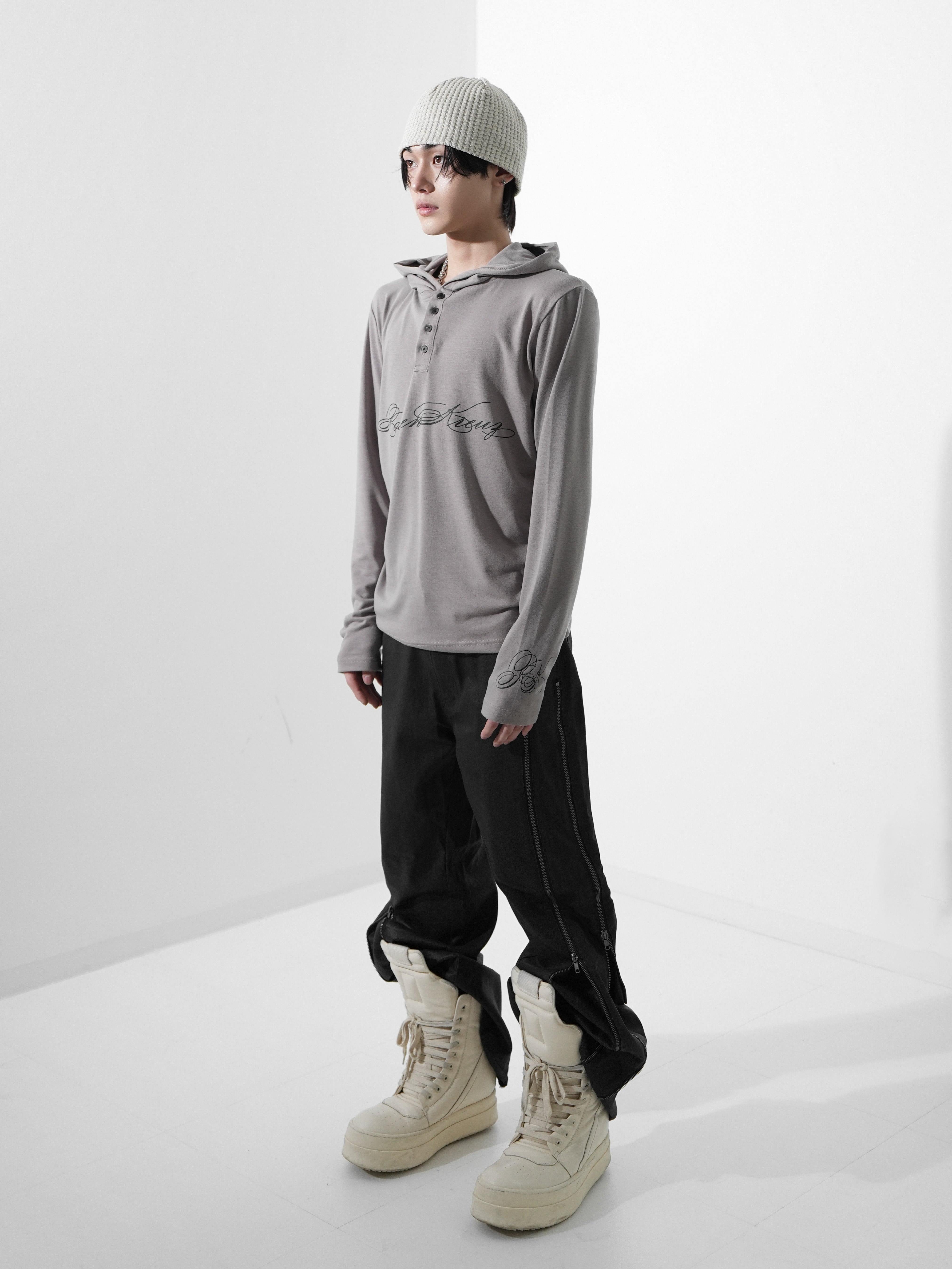 【Rosen Kreuz】SCRIPT LOGO HENLEY HOODIE