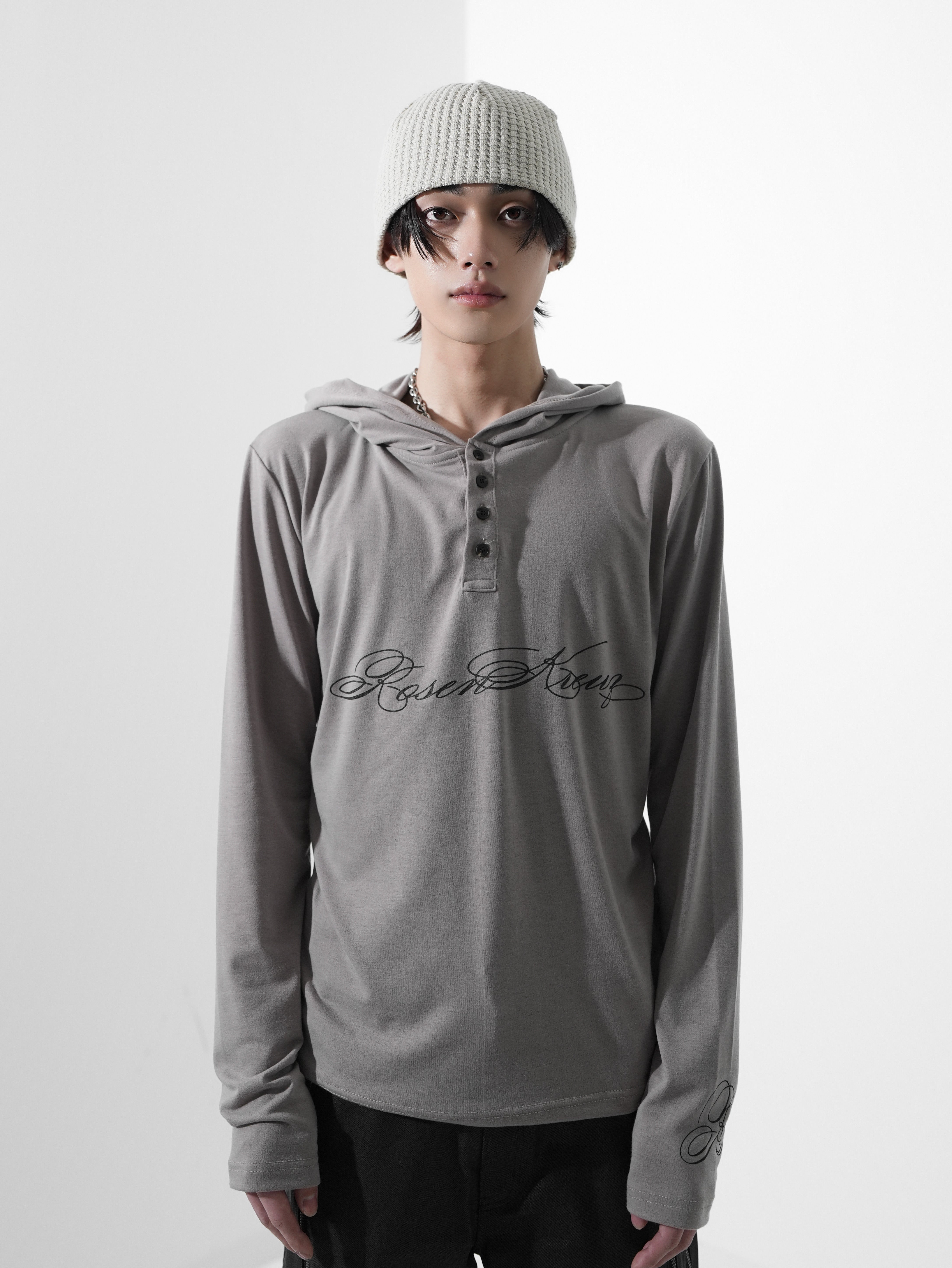 【Rosen Kreuz】SCRIPT LOGO HENLEY HOODIE