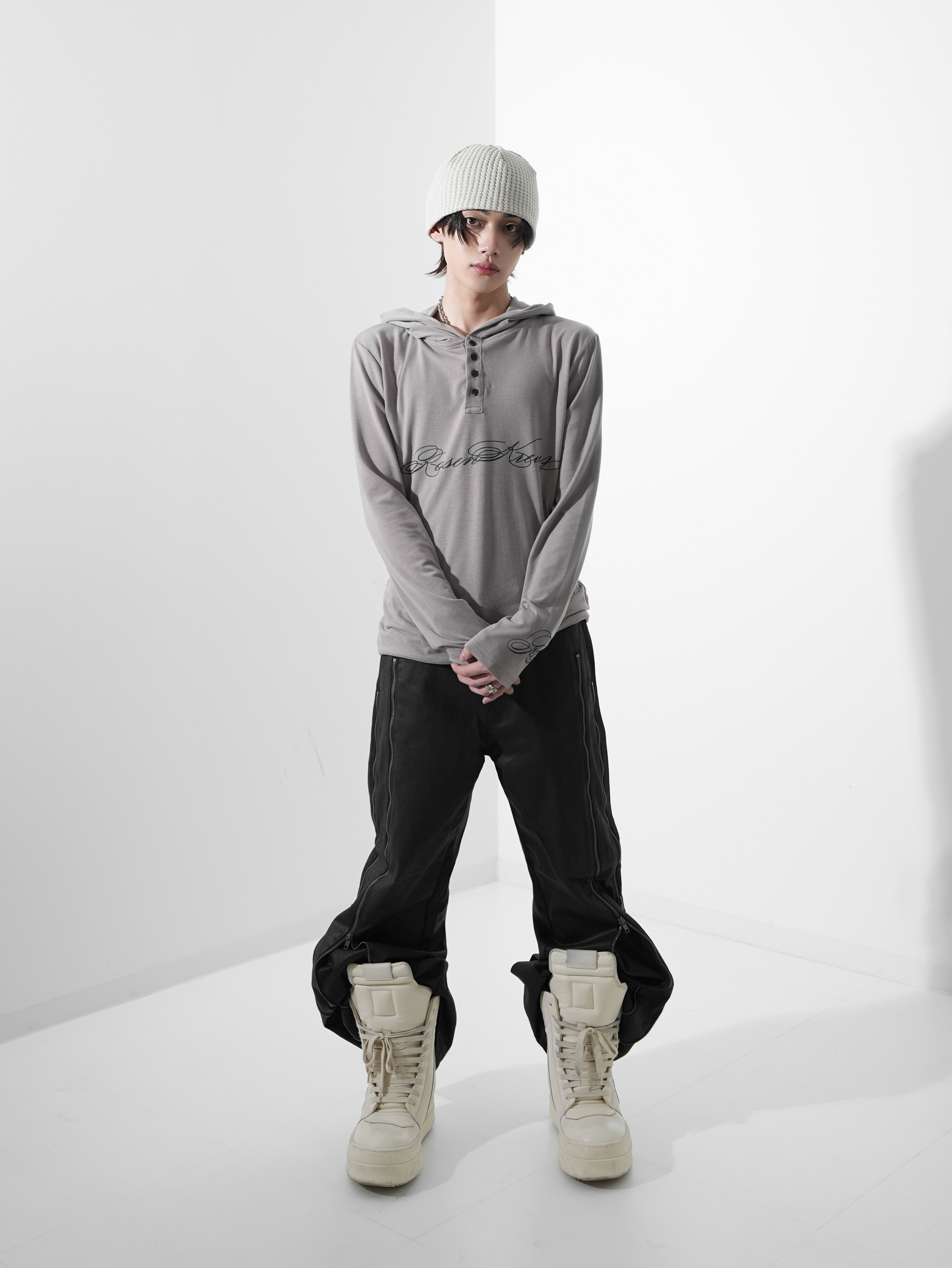 【Rosen Kreuz】SCRIPT LOGO HENLEY HOODIE