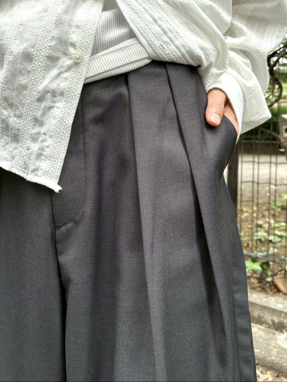 受注制【Chikashitsu +】wide two pleats bermuda shorts (2color)