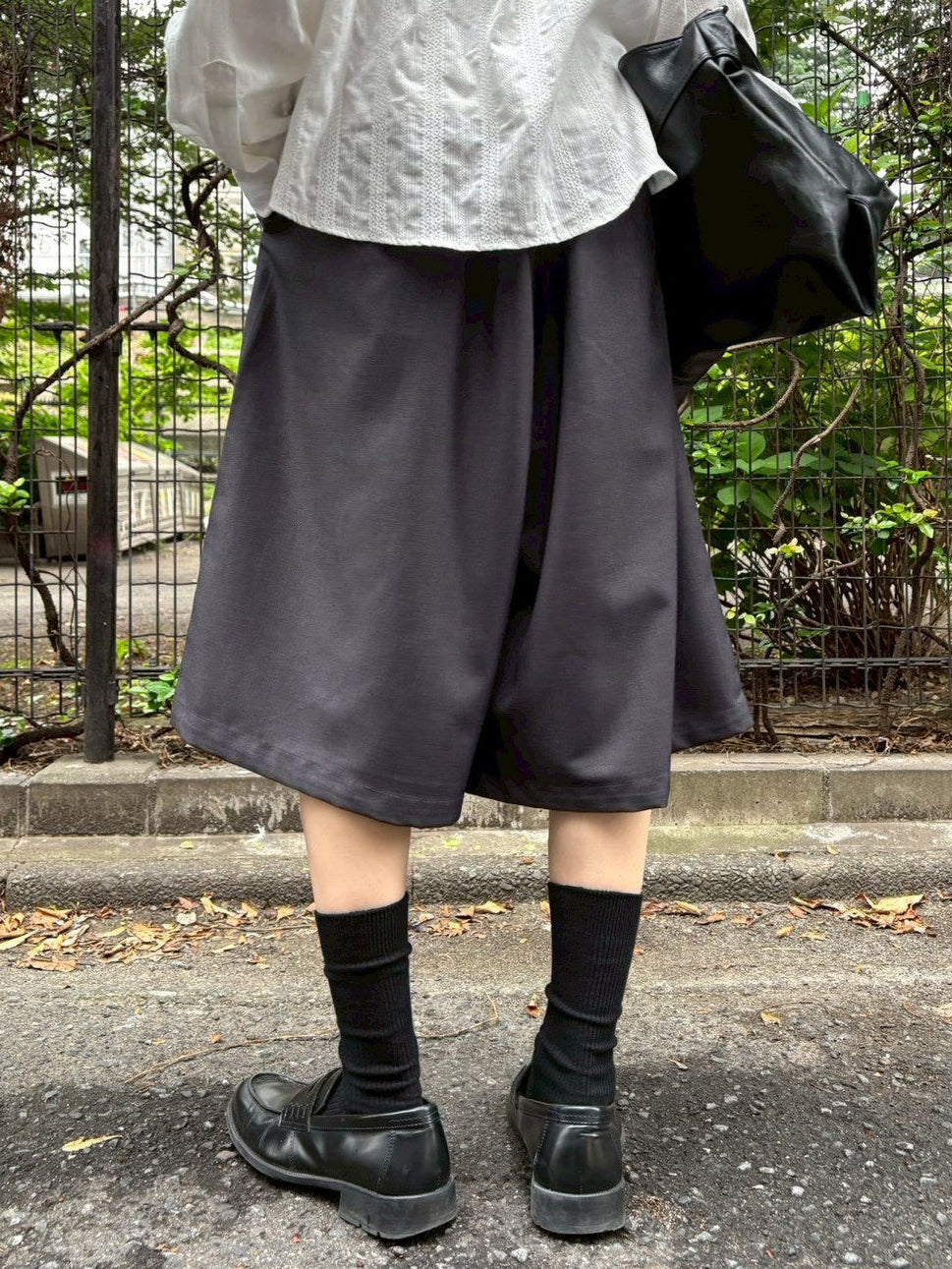 受注制【Chikashitsu +】wide two pleats bermuda shorts (2color)