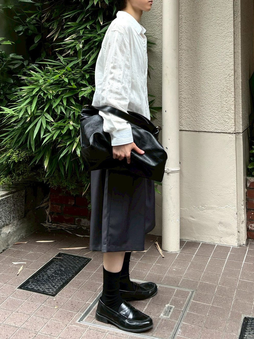 受注制【Chikashitsu +】wide two pleats bermuda shorts (2color)