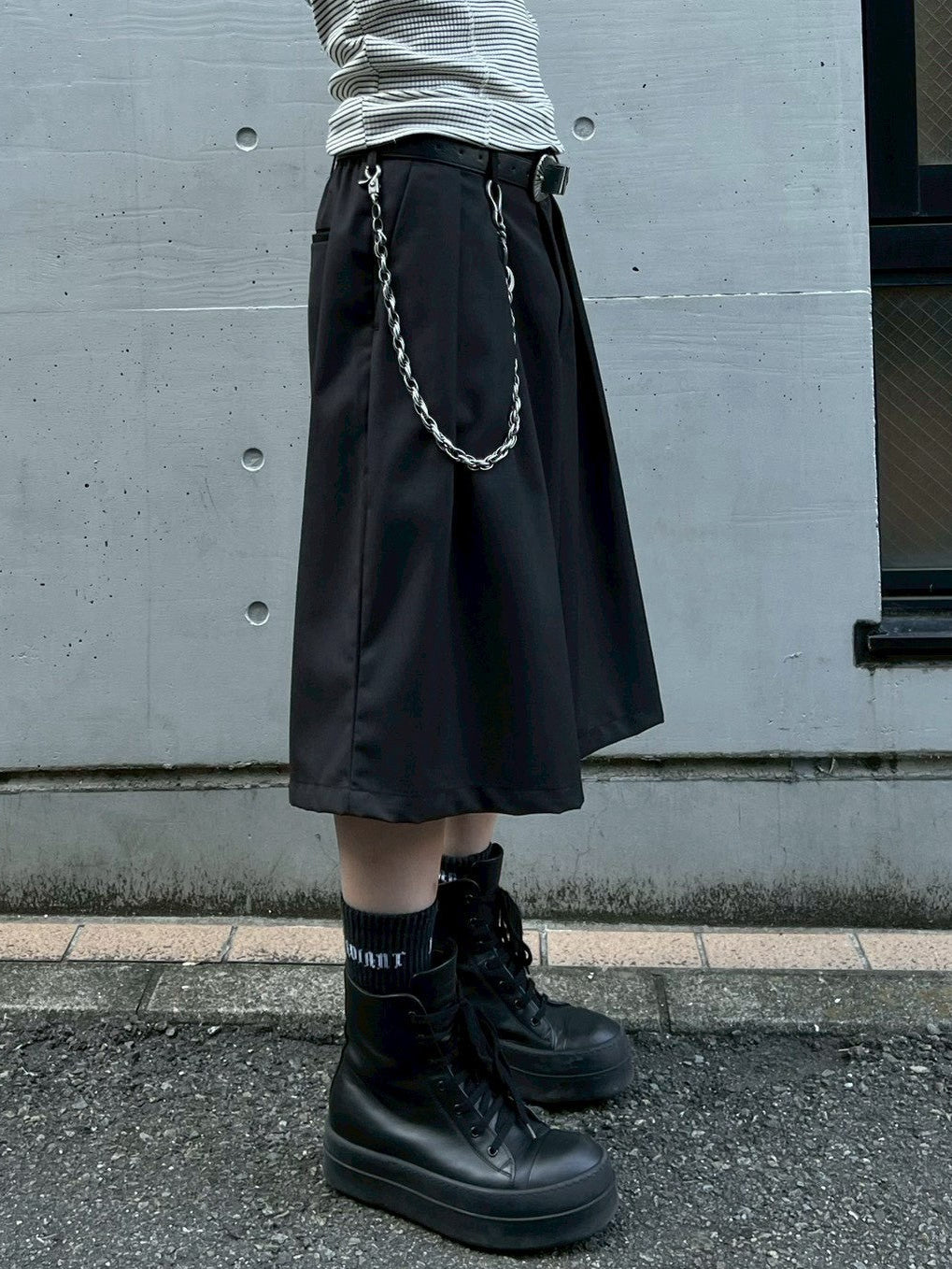 受注制【Chikashitsu +】wide two pleats bermuda shorts (2color)