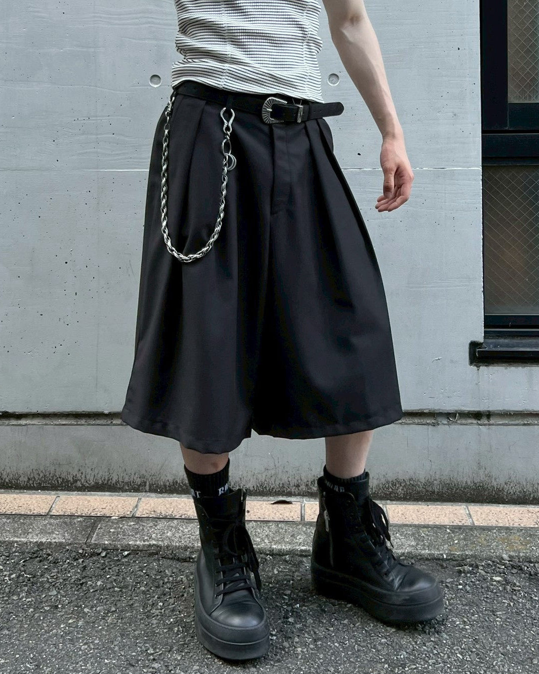 受注制【Chikashitsu +】wide two pleats bermuda shorts (2color)