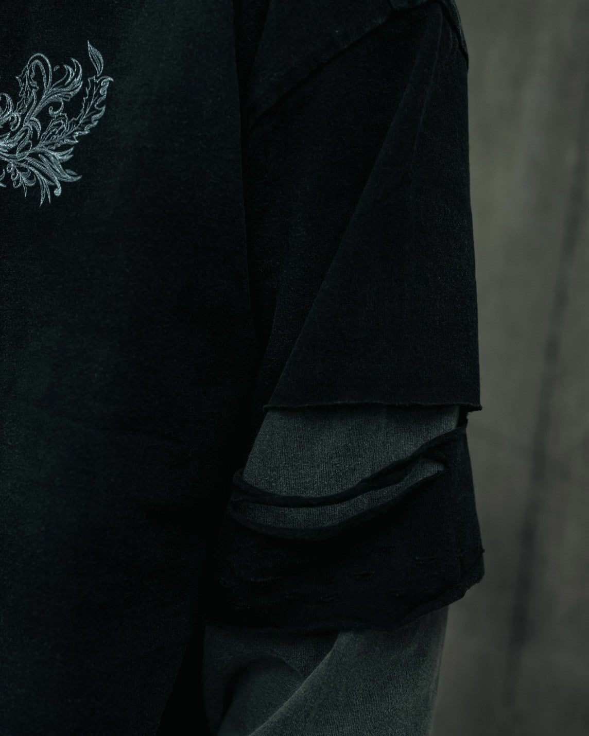 【DIG YOUR OWN GRAVE】TRIBAL CROSS LAYERED TOP
