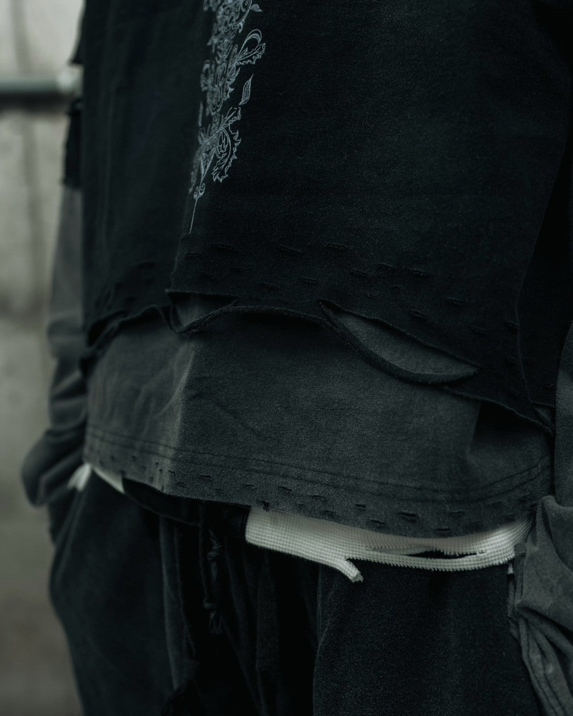 【DIG YOUR OWN GRAVE】TRIBAL CROSS LAYERED TOP