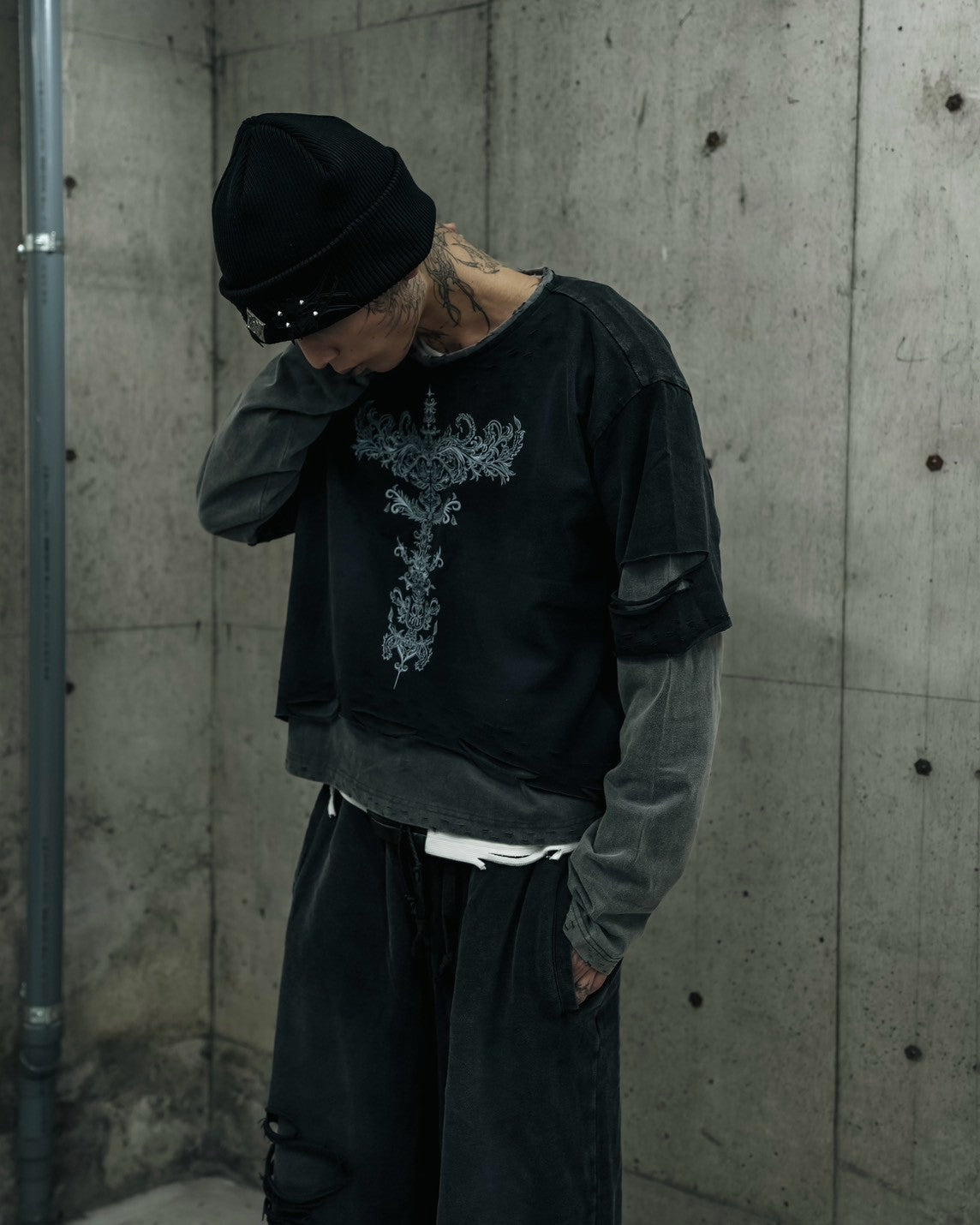 【DIG YOUR OWN GRAVE】TRIBAL CROSS LAYERED TOP