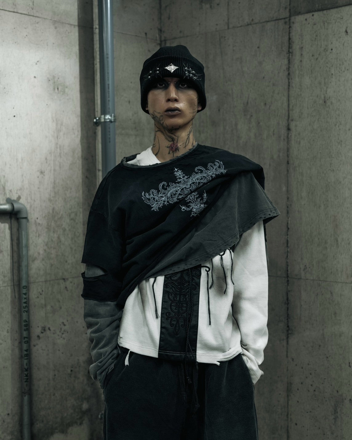 【DIG YOUR OWN GRAVE】TRIBAL CROSS LAYERED TOP