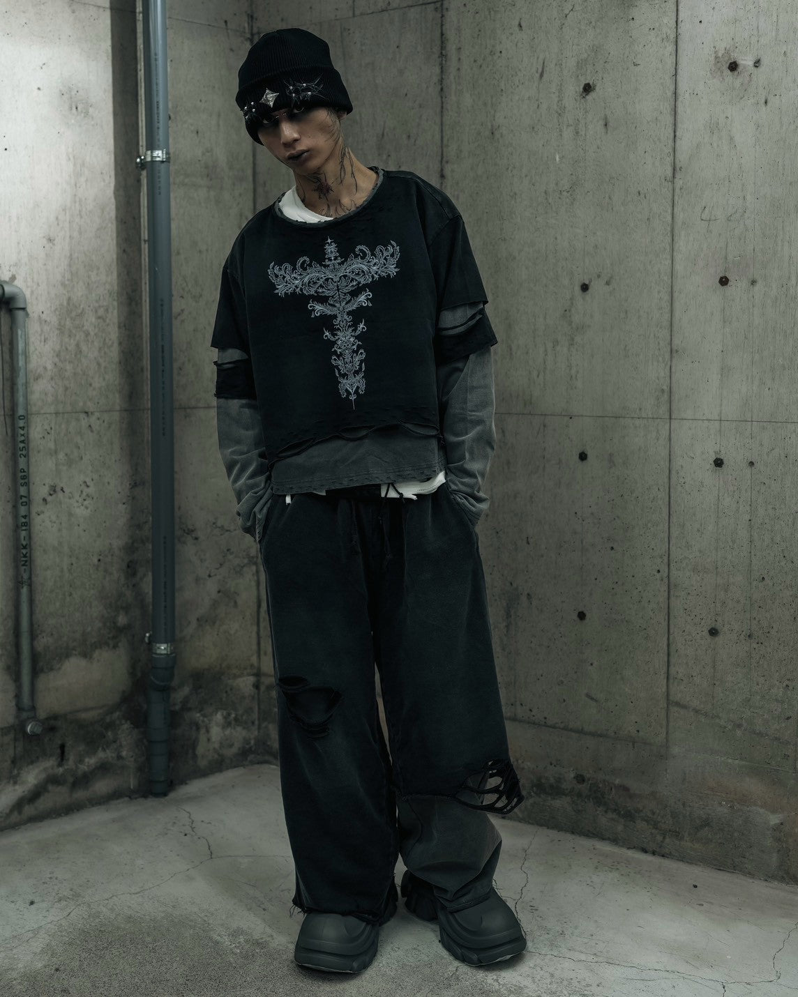 【DIG YOUR OWN GRAVE】TRIBAL CROSS LAYERED TOP
