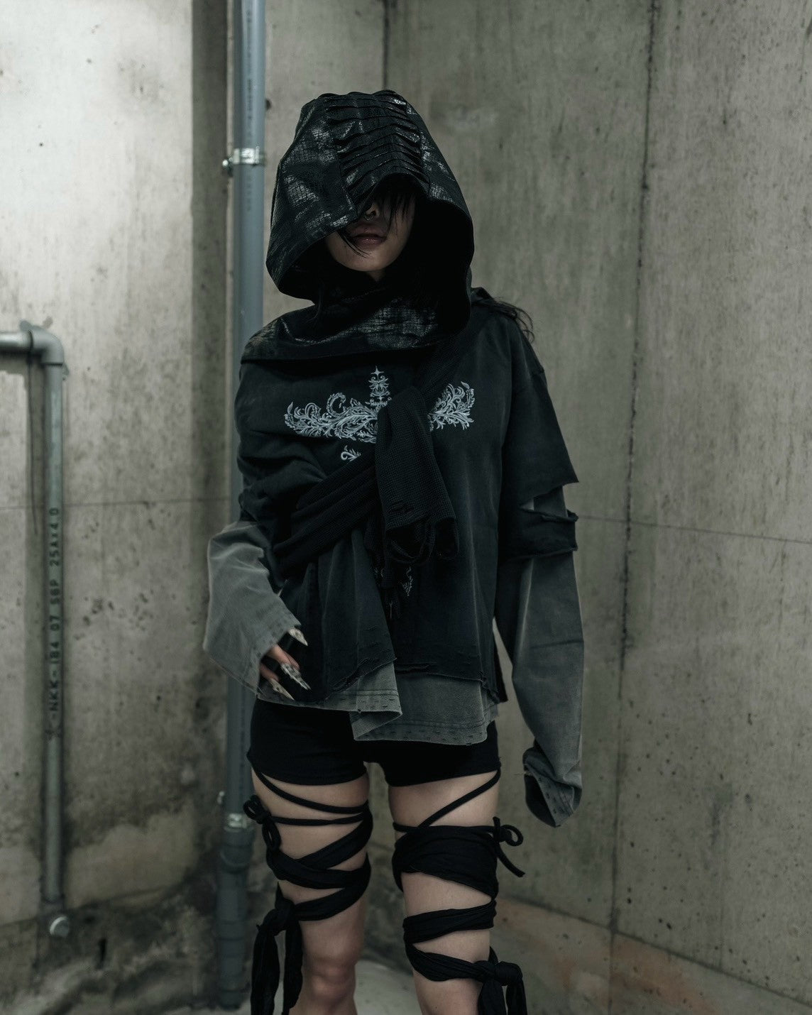 【DIG YOUR OWN GRAVE】TRIBAL CROSS LAYERED TOP
