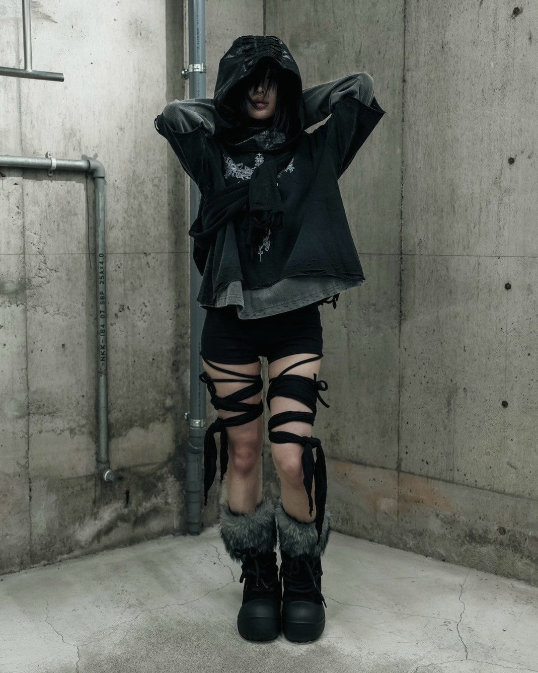 【DIG YOUR OWN GRAVE】TRIBAL CROSS LAYERED TOP