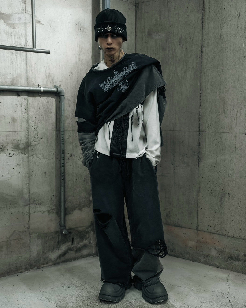 【DIG YOUR OWN GRAVE】SHADOW CREST BEANIE