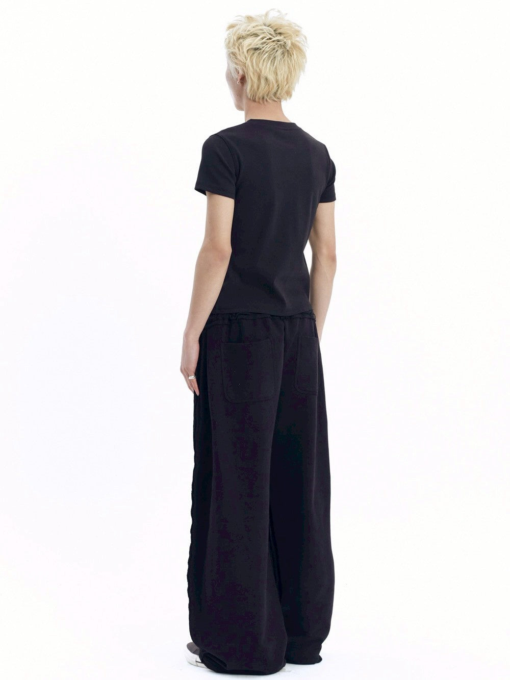【AAKAM】Crack Henley Neck Half Top