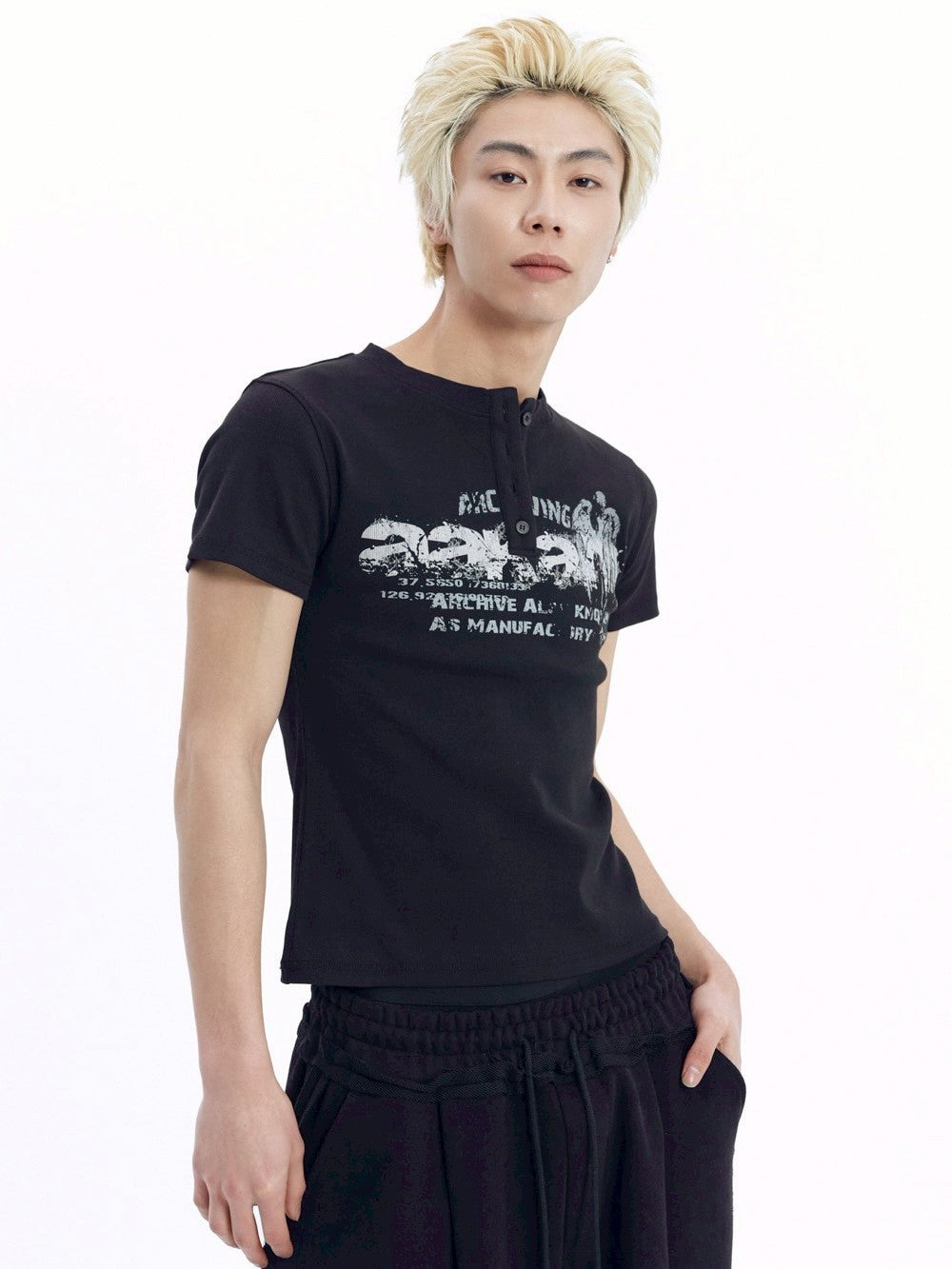 【AAKAM】Crack Henley Neck Half Top