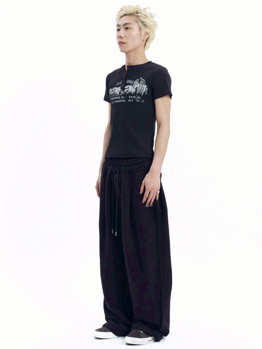 【AAKAM】Crack Henley Neck Half Top