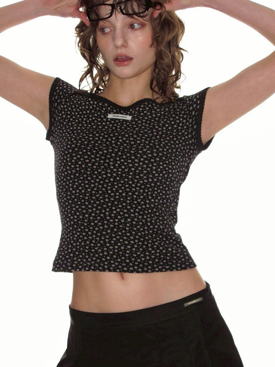 【CRANK】SCALLOPED FLORAL EYELET TOP