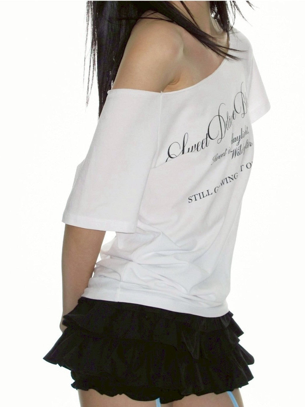 【CRANK】RAW-CUT LETTERING OFF-SHOULDER TOP