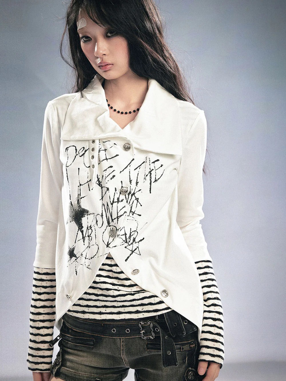 【Cest Nous】Graffiti Hussar T-Shirt