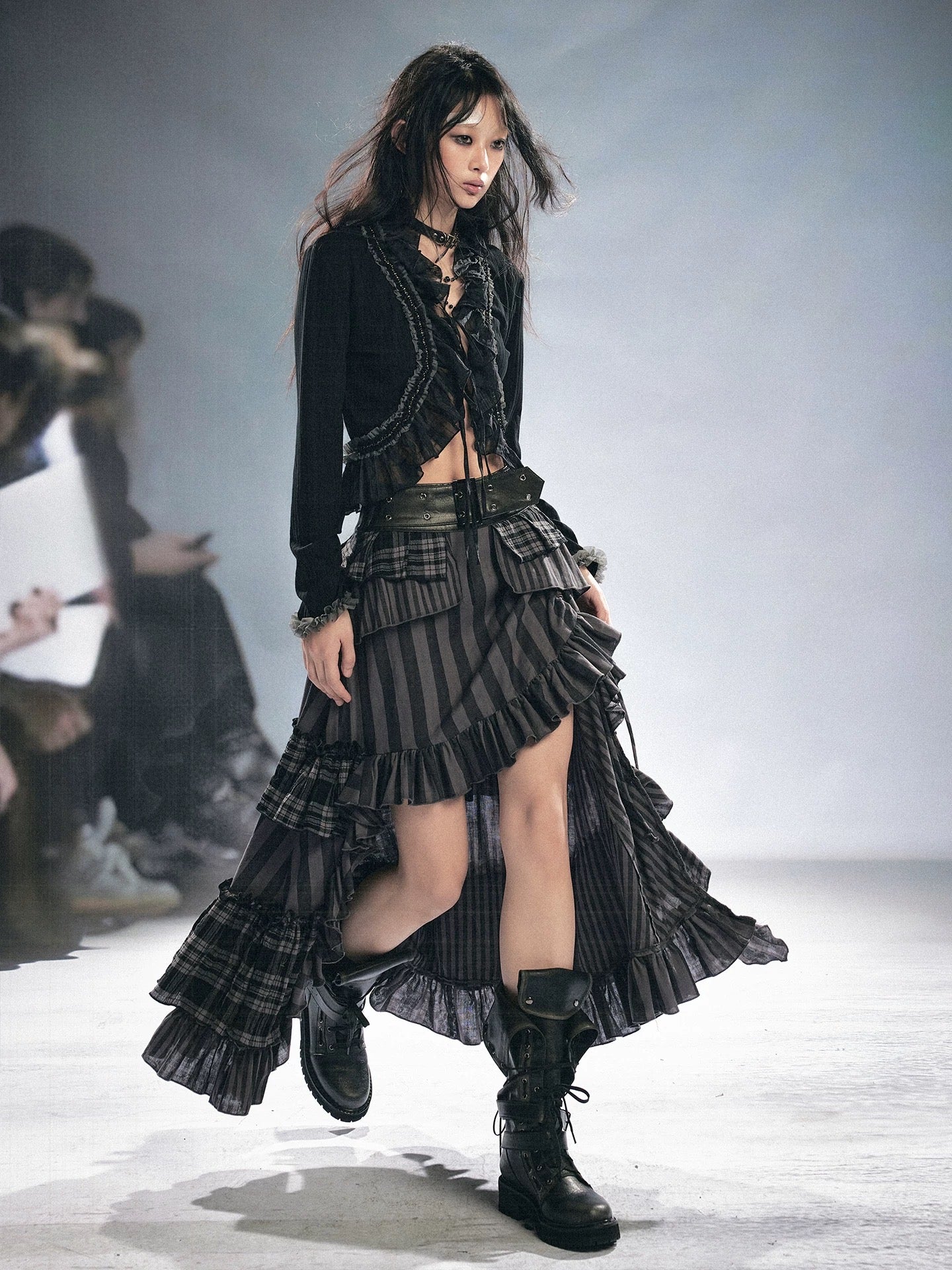 【Cest Nous】Cardigan with 
Beadwork