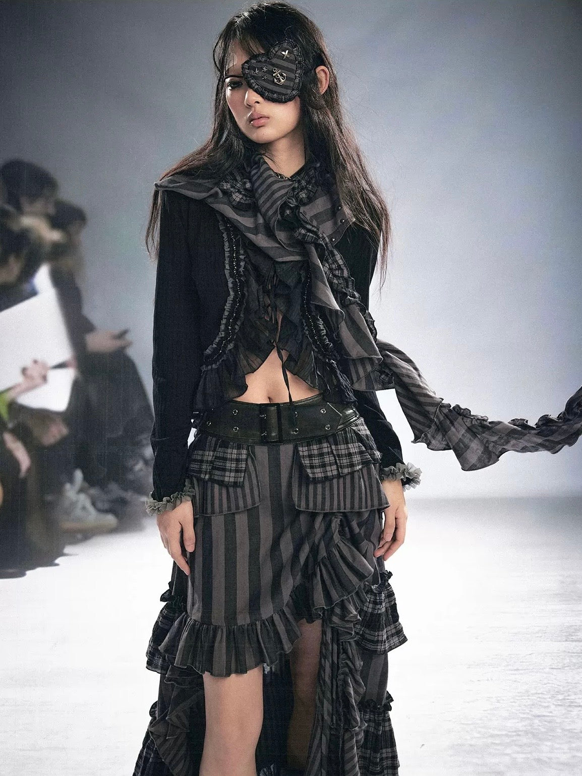 【Cest Nous】Cardigan with 
Beadwork