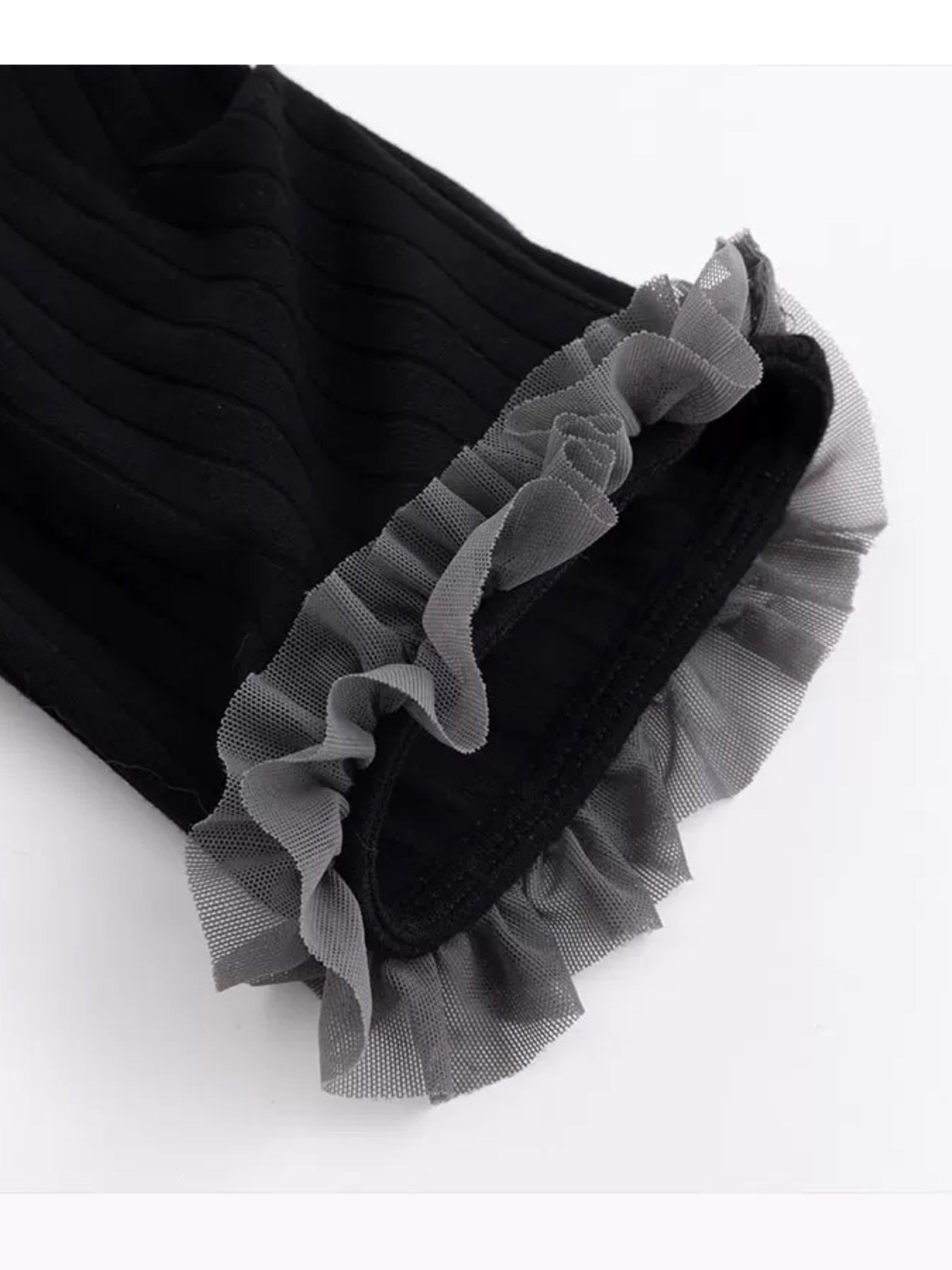 【Cest Nous】Cardigan with 
Beadwork