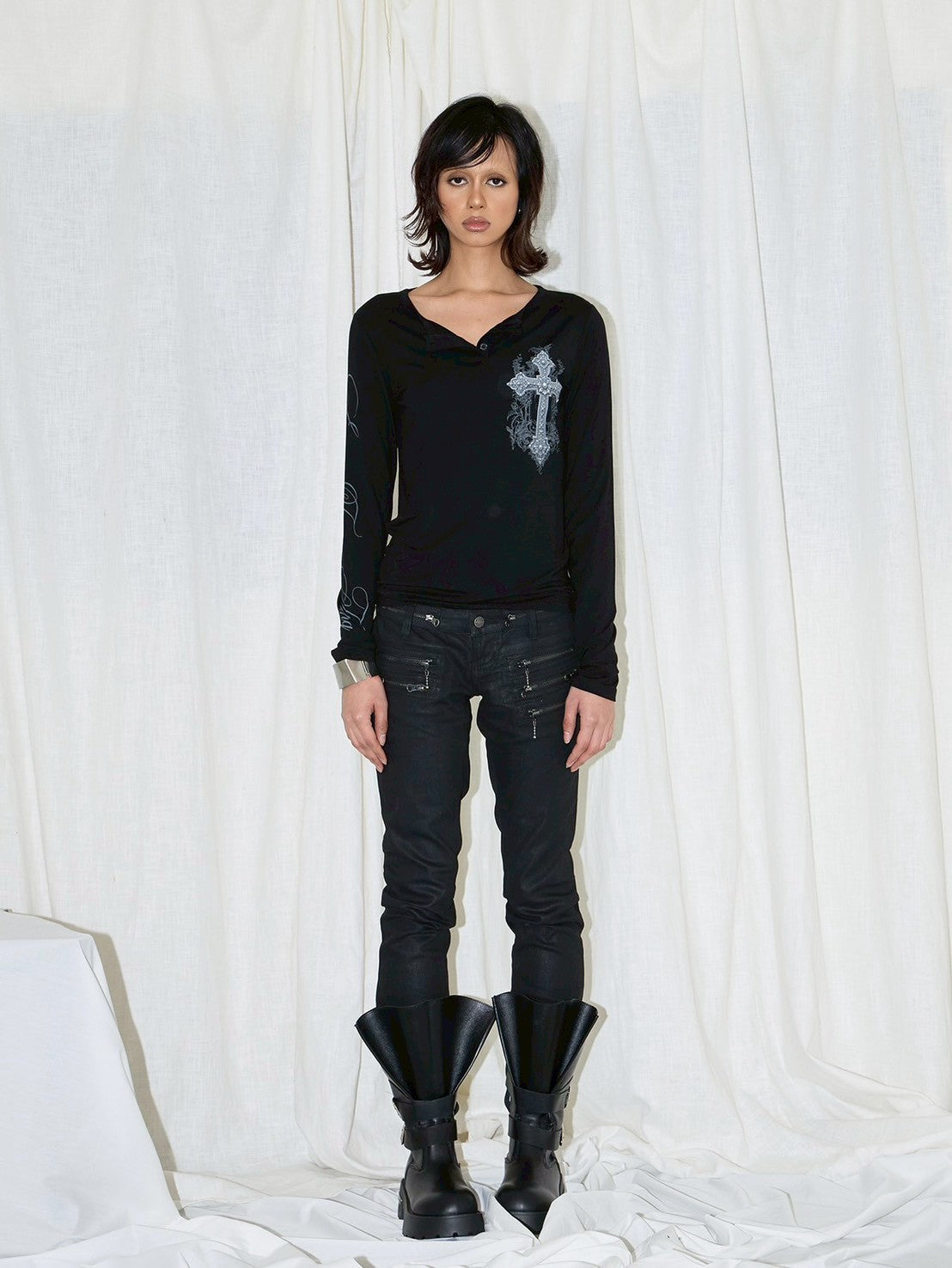 【EYEER】Cross Logo Henley Neck Long Sleeve